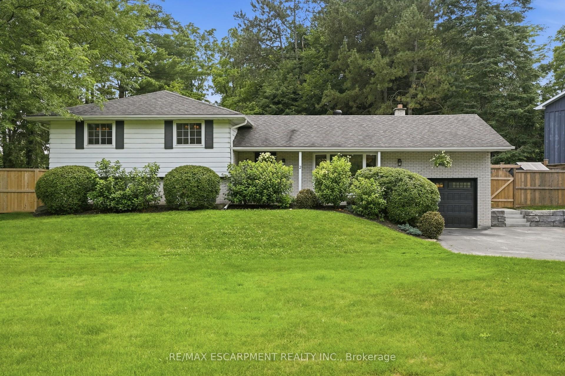 2 Jameson Drive, Hamilton — Detached for sale, photo 1