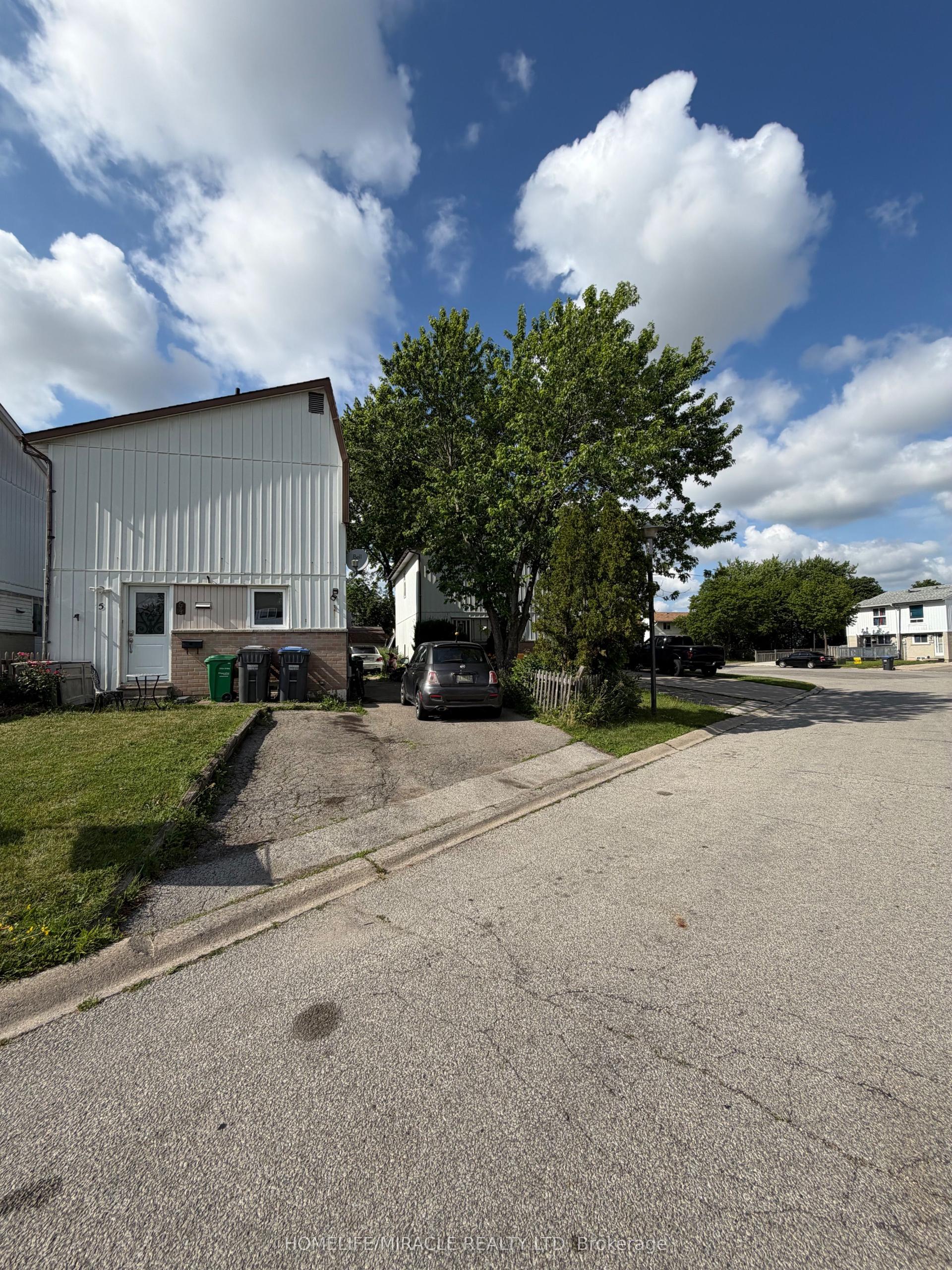 5 Glencairn Square, Brampton — Detached for sale, photo 1