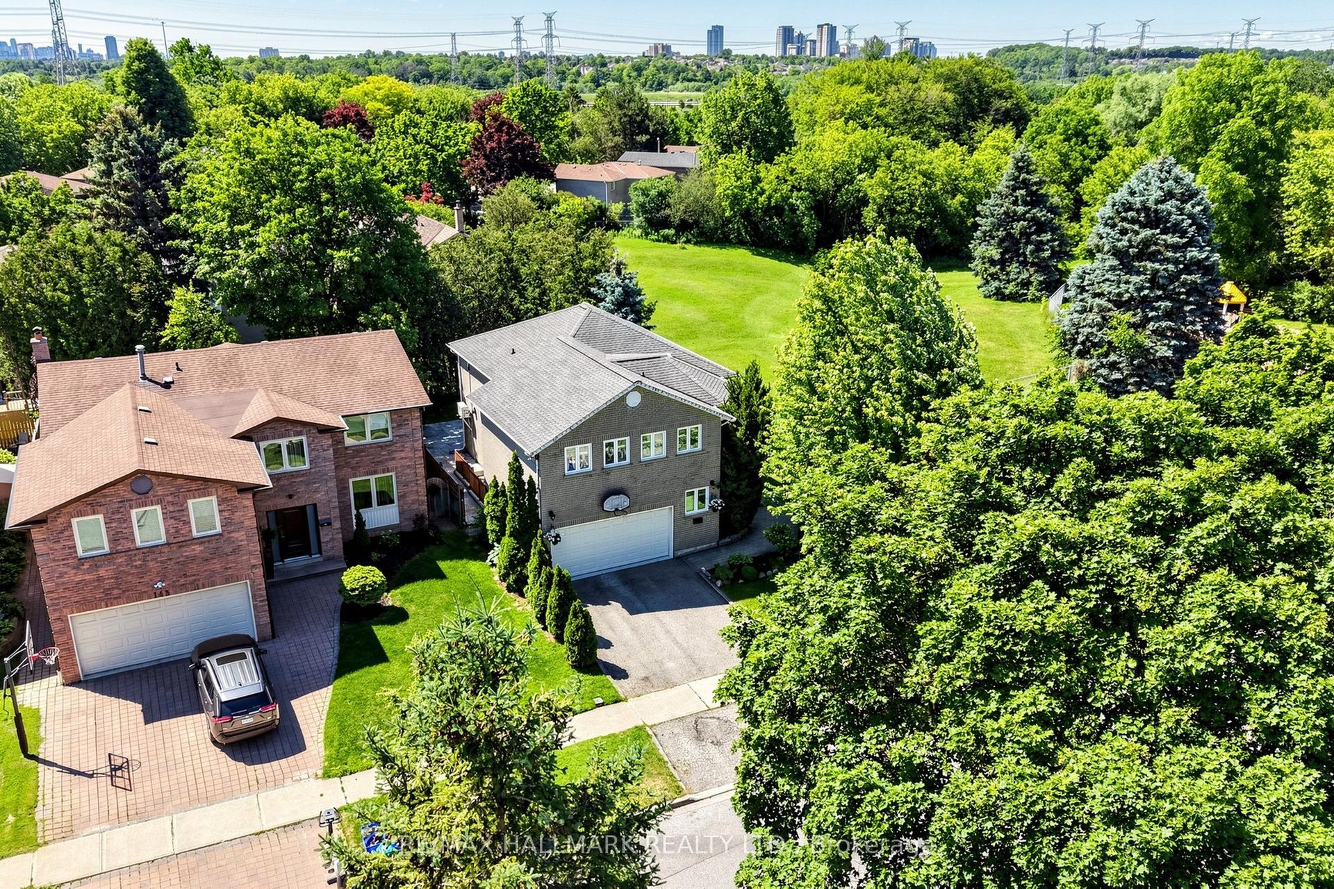 145 Old Surrey Lane, Richmond Hill — Detached for sale, photo 1