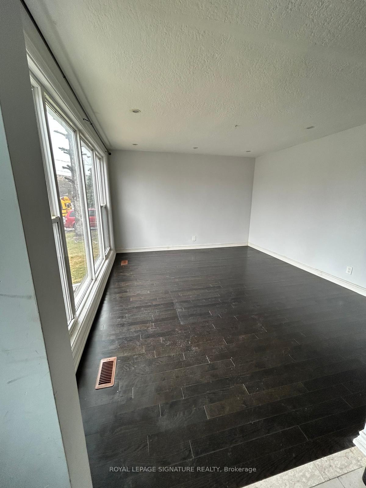7 Strode Drive — photo 1