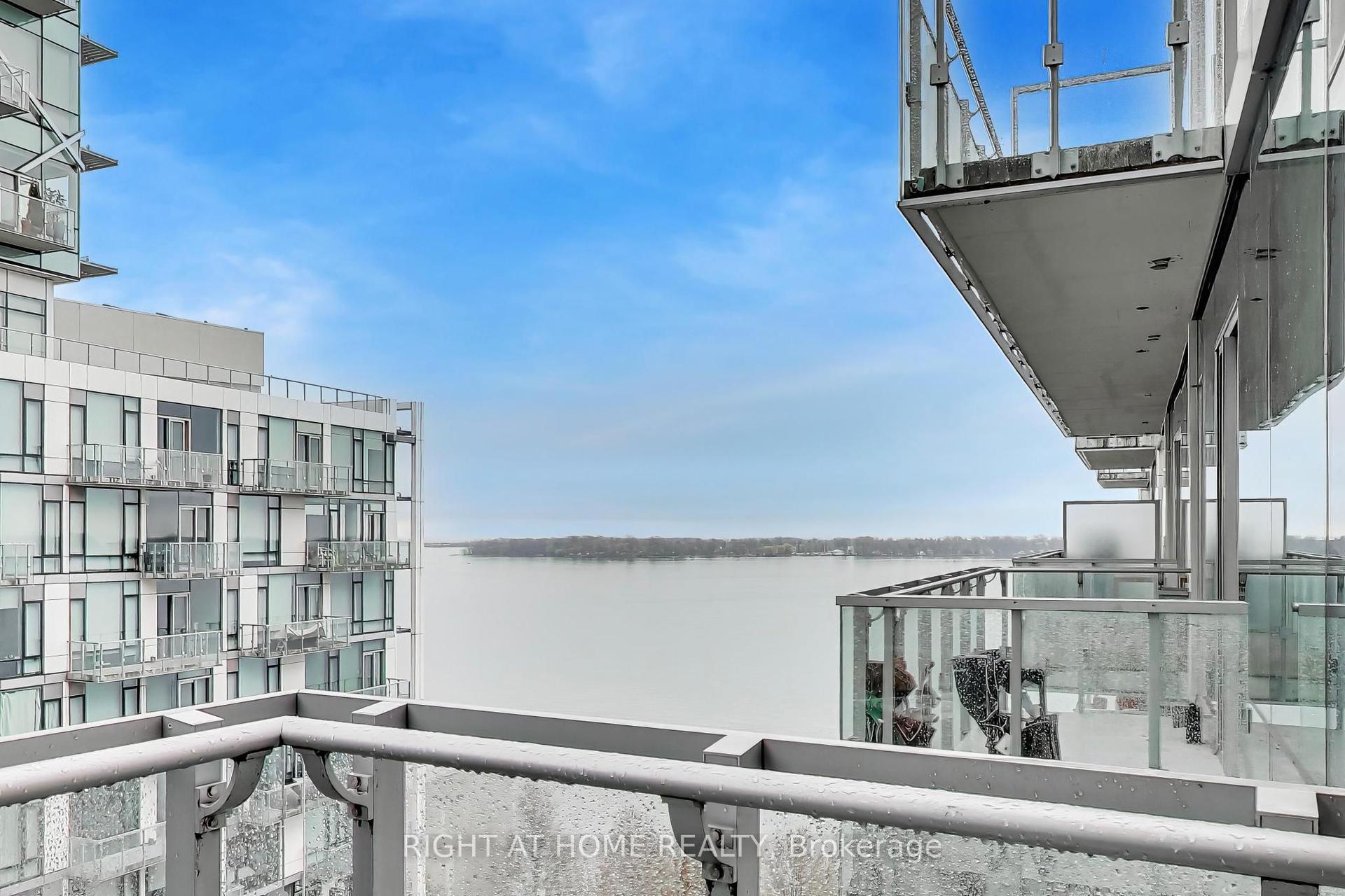 39 Queens Quay E 918 #918 — photo 1