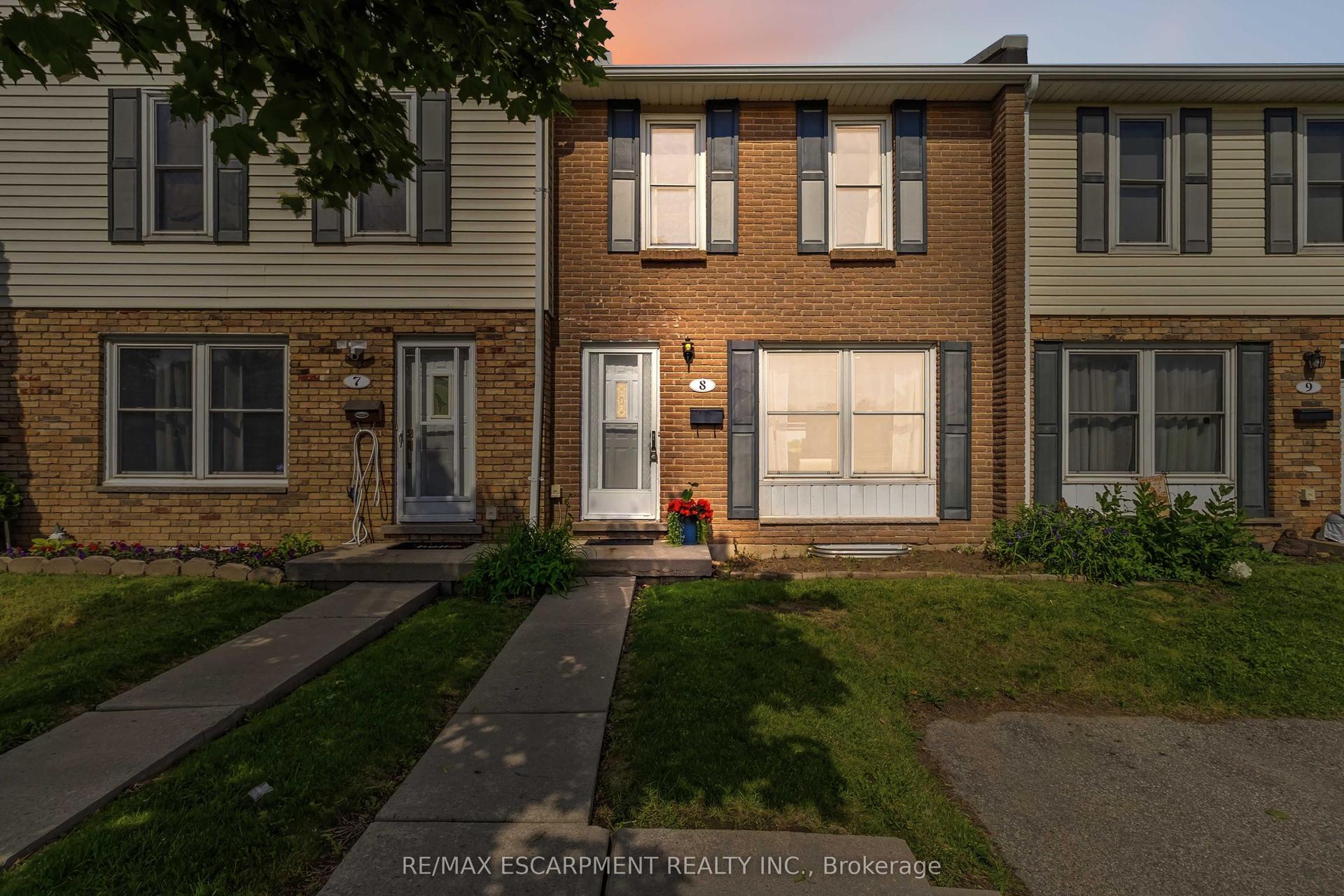 596 GREY Street 8 #8 — photo 1