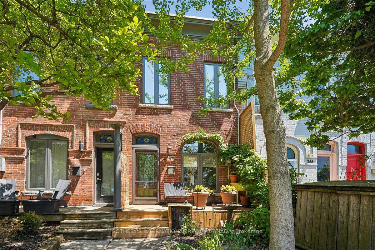257 Booth Avenue — photo 1