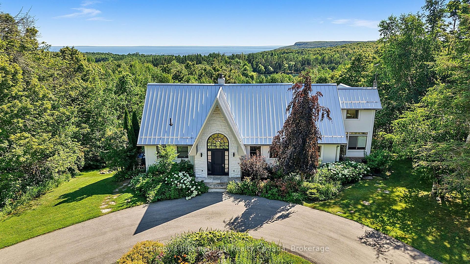 589374 19 Grey Road, Blue Mountains — Detached for sale, photo 1