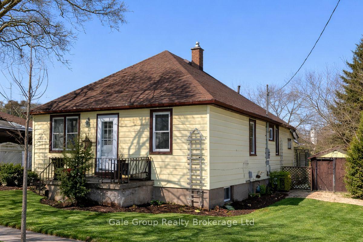 839 Dufferin Street — photo 1