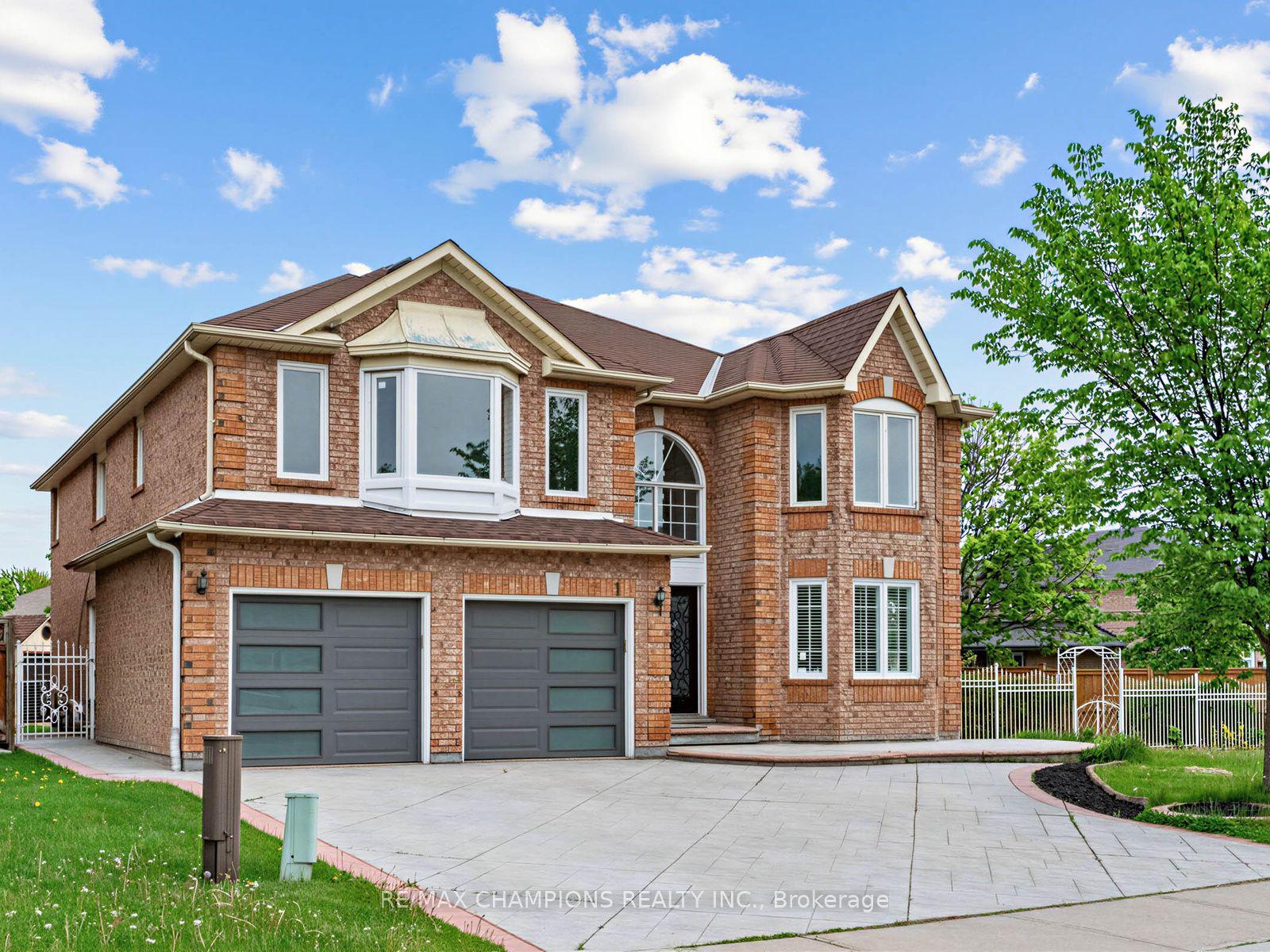 1 Cluster Oak Place — photo 1