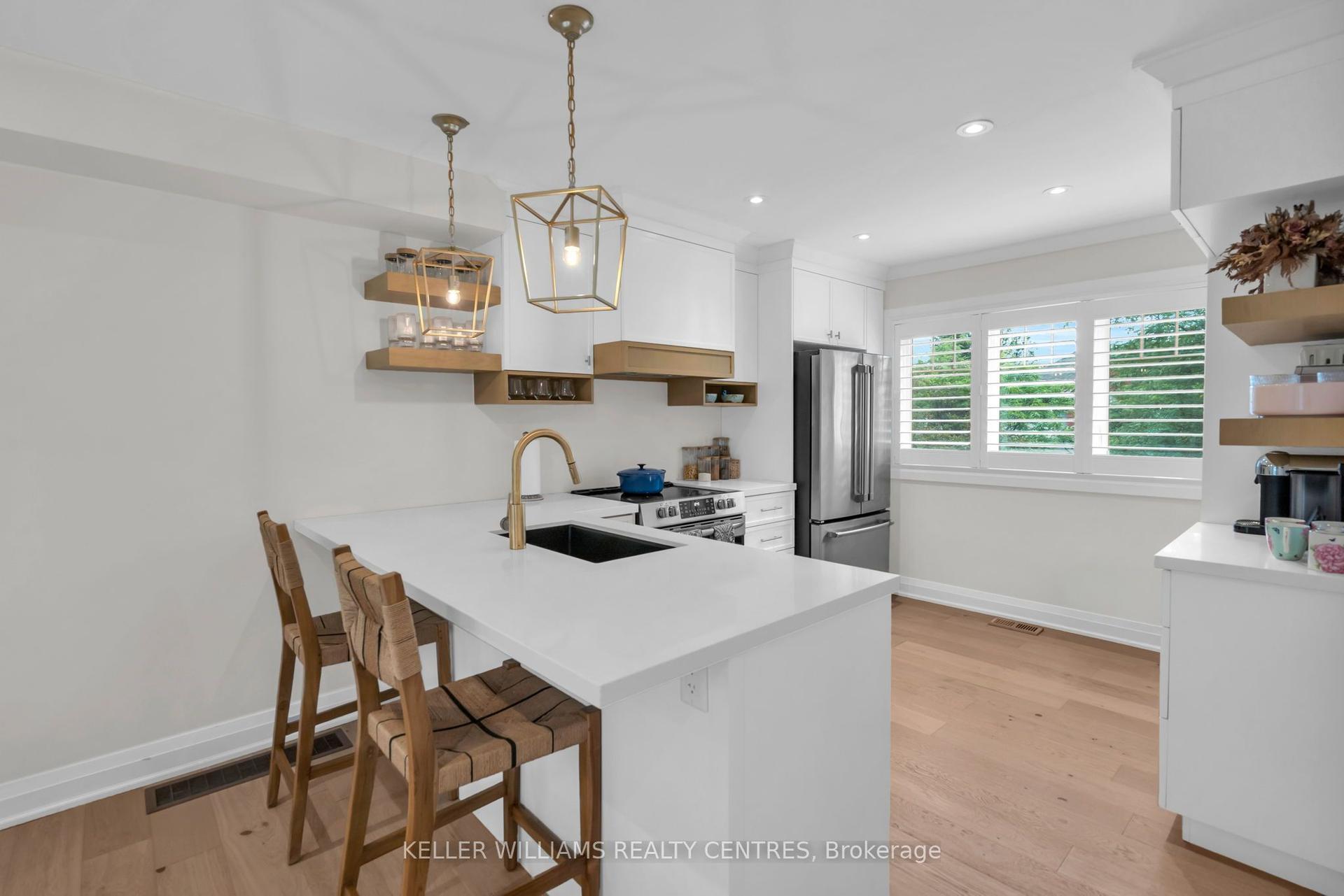 37 Bowler Street, Aurora — Townhouse for sale, photo 1