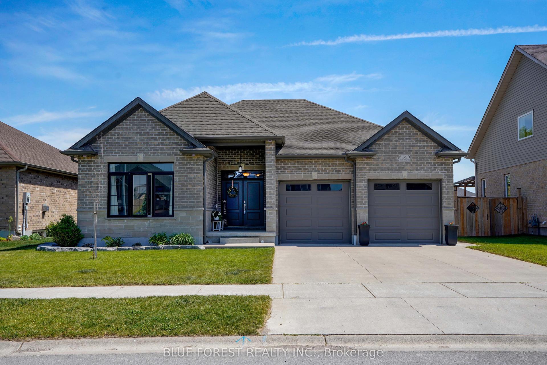 14 Thames Springs Crescent — photo 1