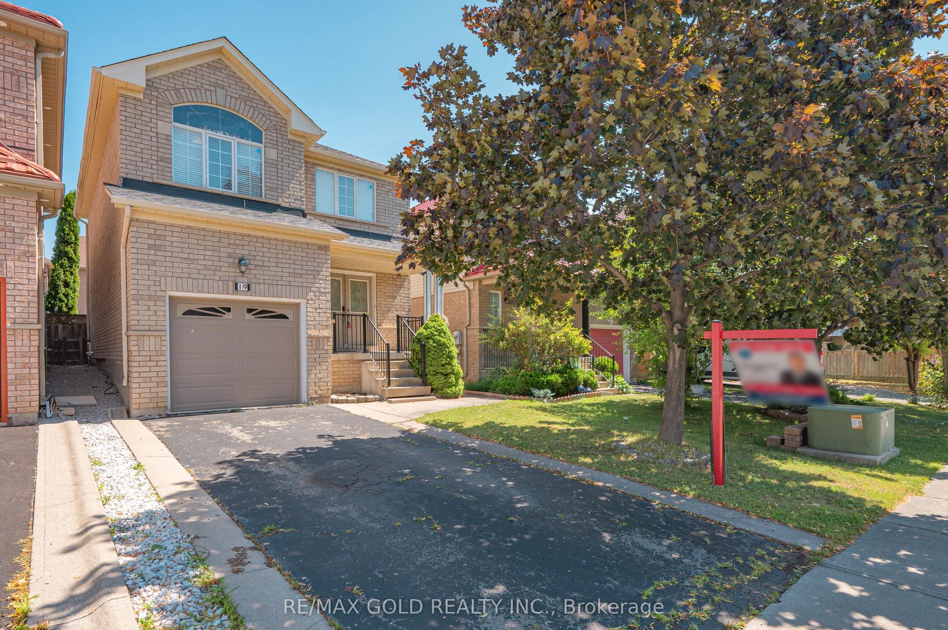 19 Florence Drive, Brampton — Detached for sale, photo 1