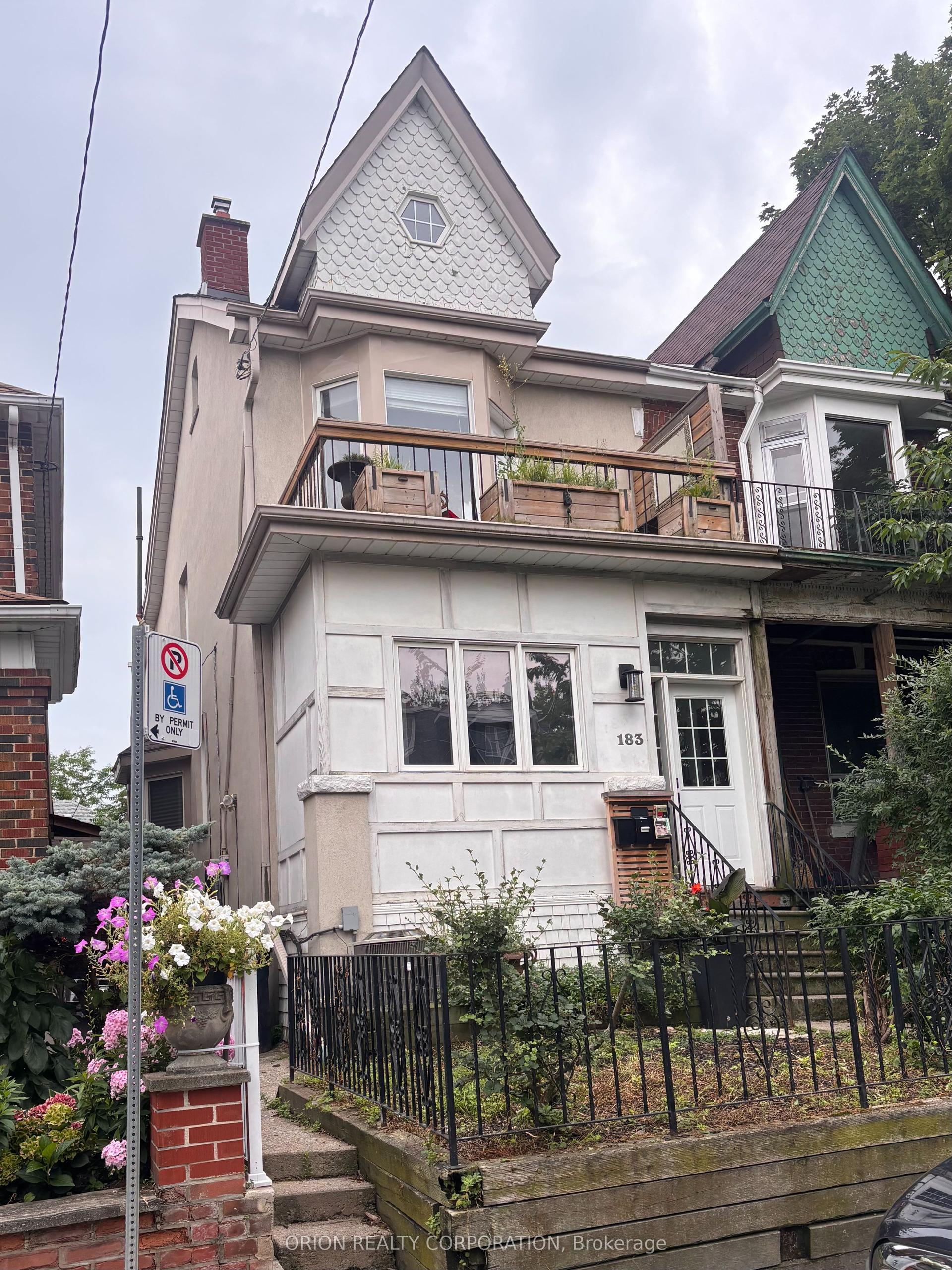 183 Essex Street 1 #1, Toronto — Multiplex for lease, photo 1
