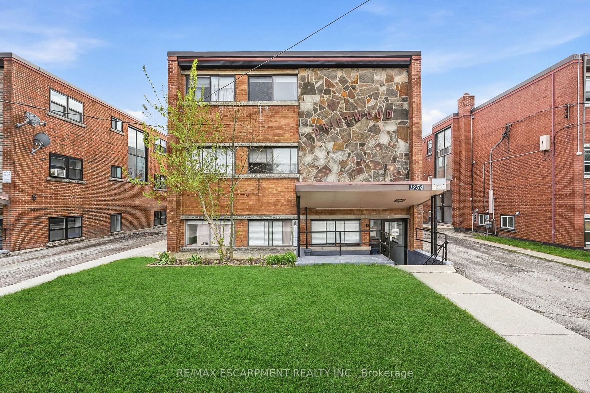 1254 Fennell Avenue E — photo 1