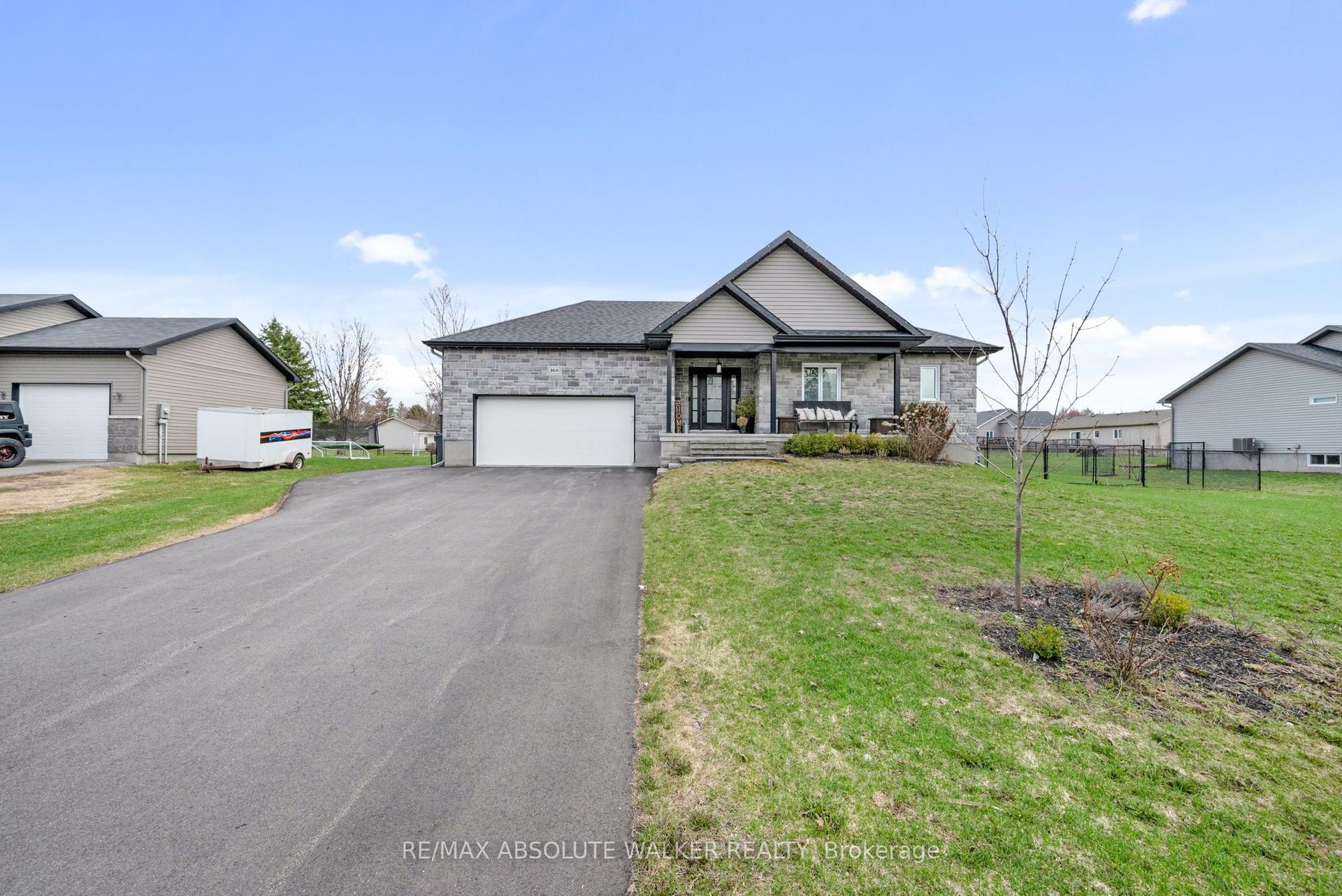 168 Roxanne Street — photo 1