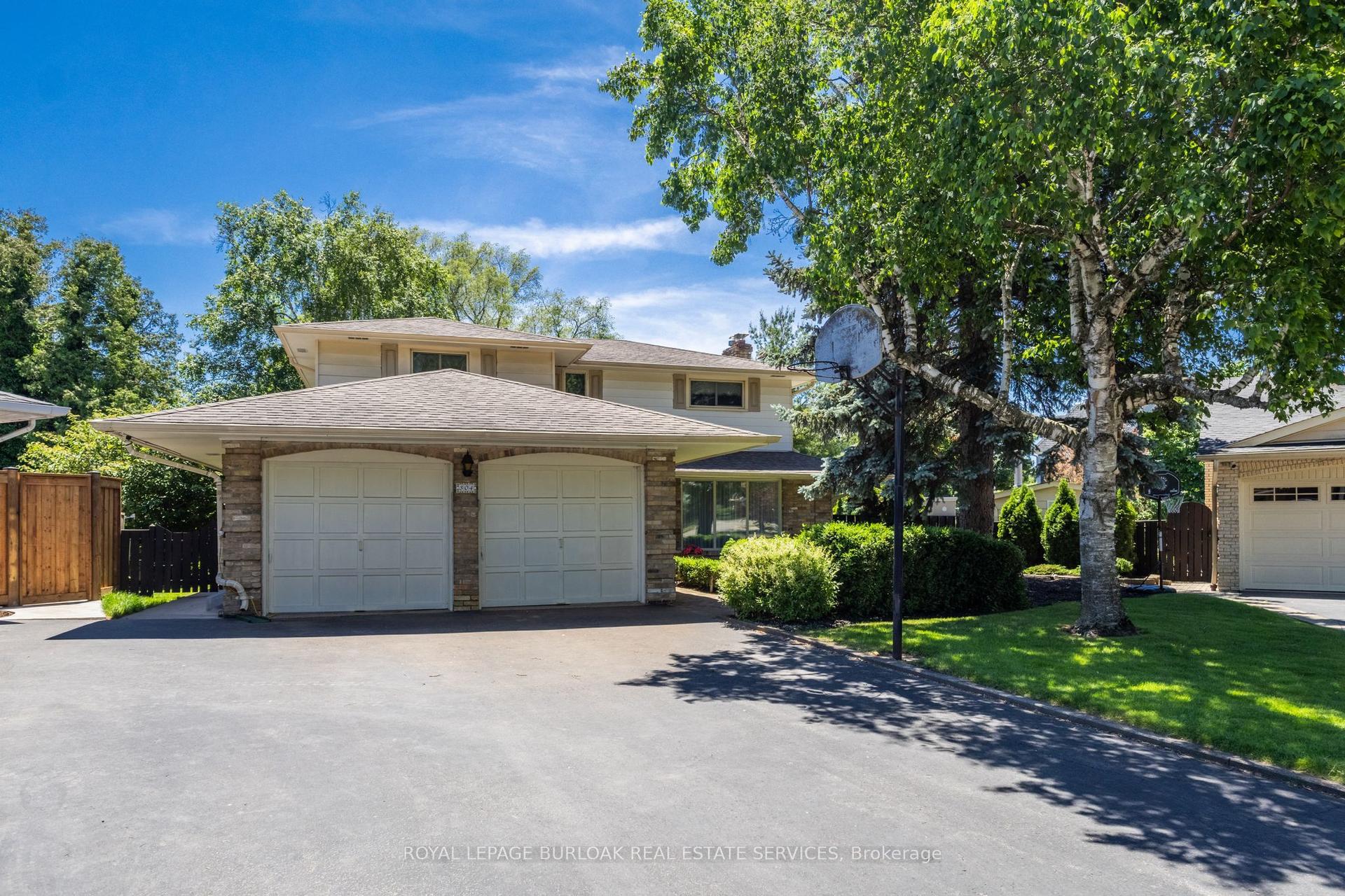 304 Oakwood Court — photo 1