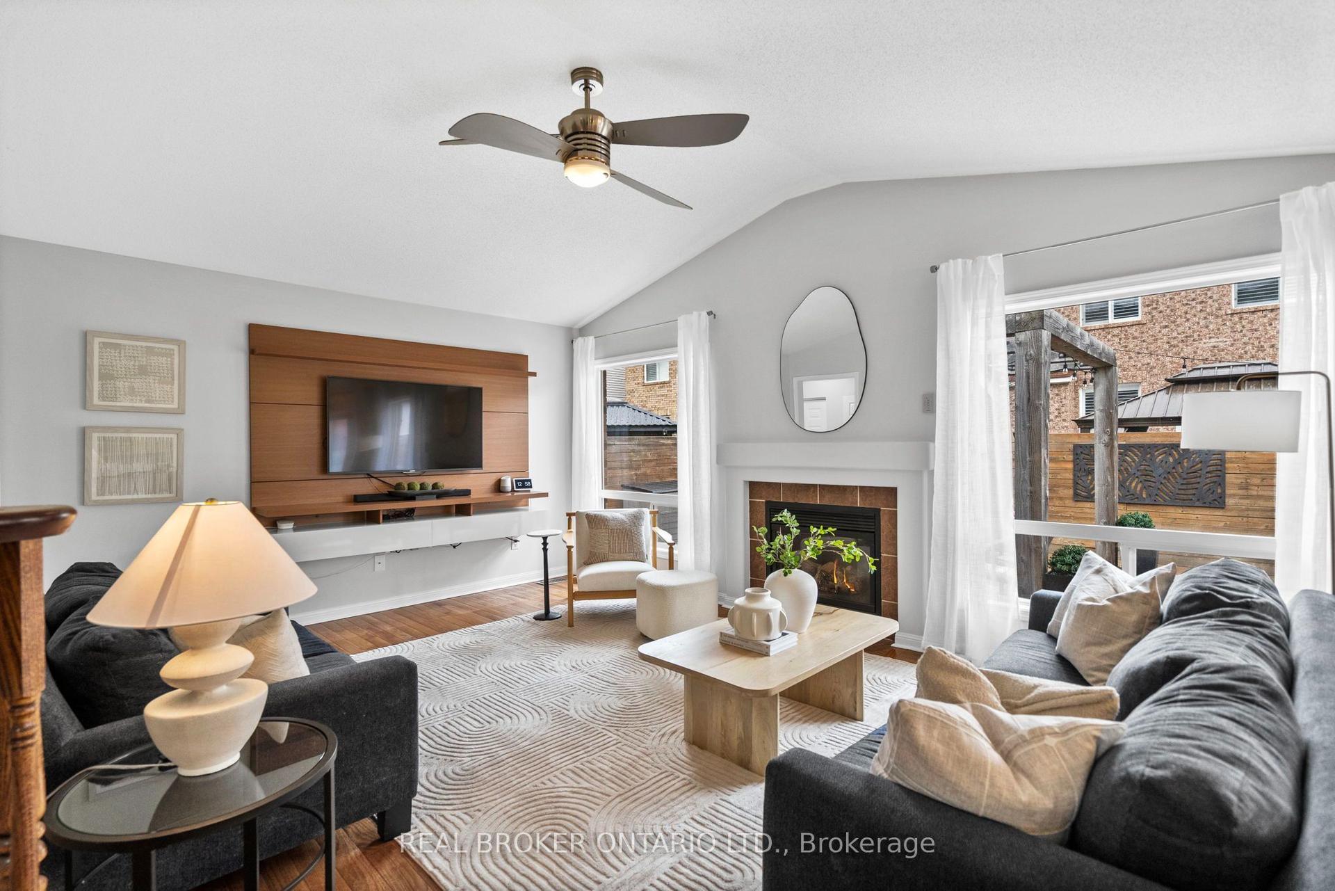 1537 Morse Place — photo 1