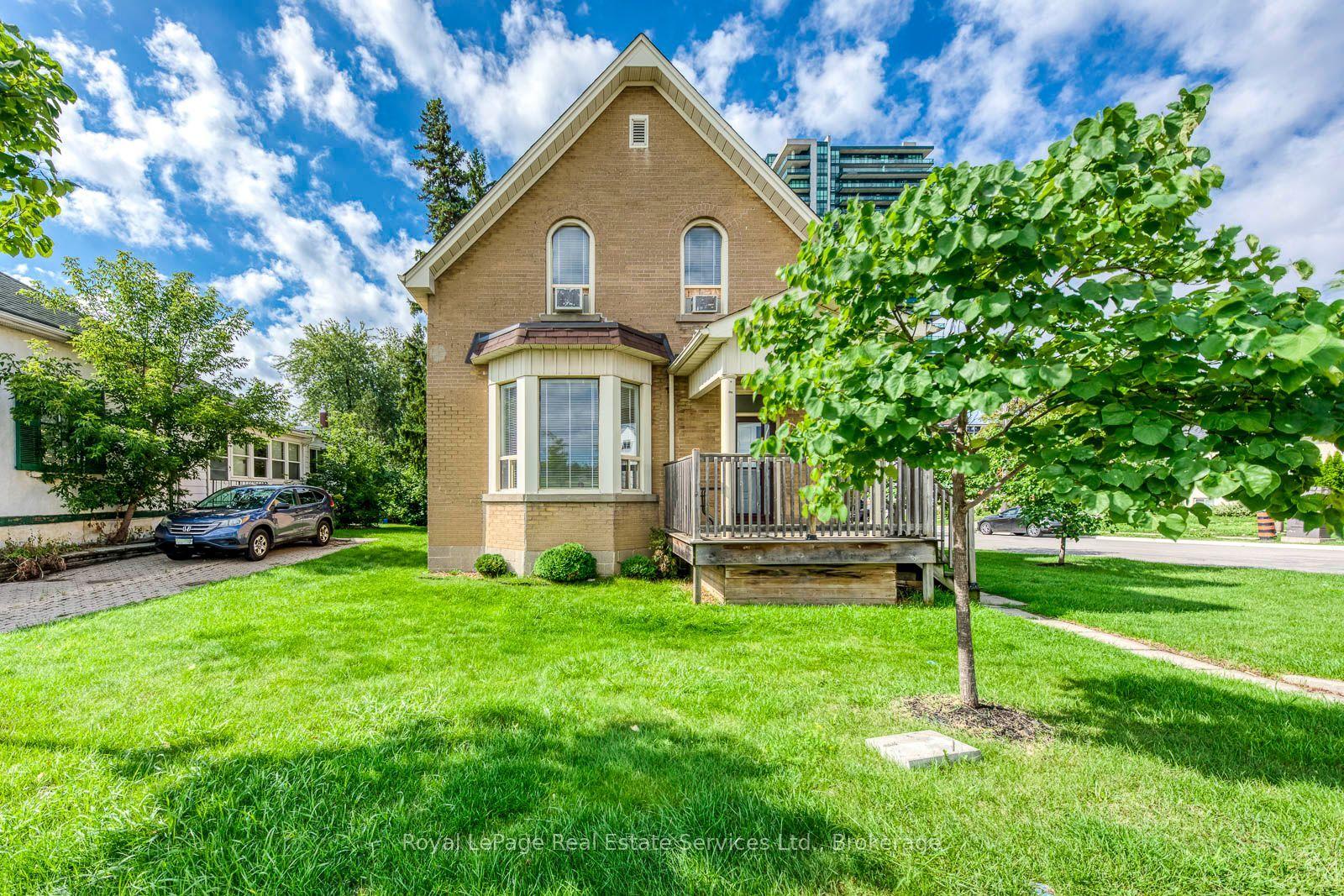 21 Centre Street S, Brampton — Detached for lease, photo 1