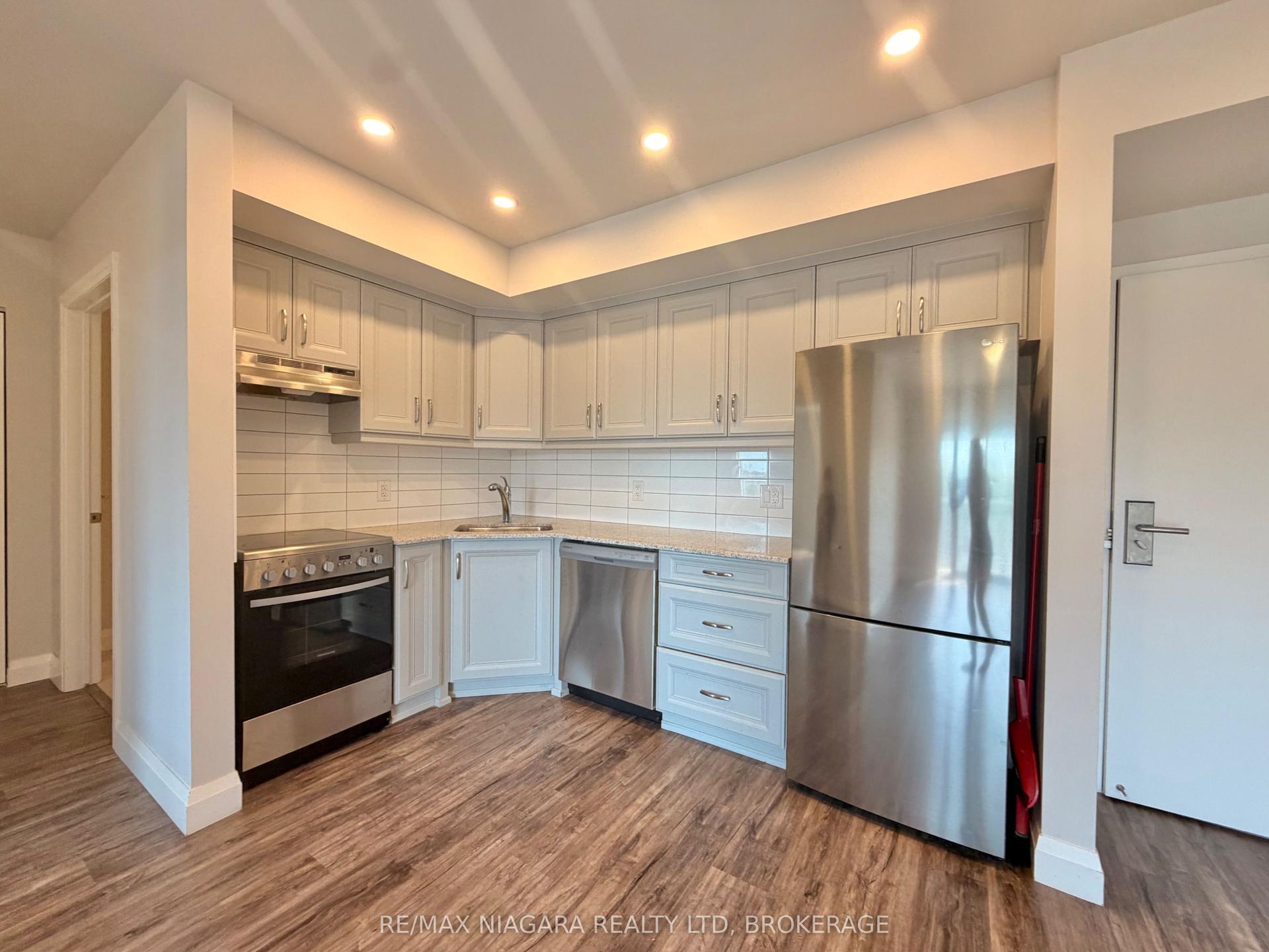 5698 MAIN Street 405 #405, Niagara Falls — Condo for lease, photo 1