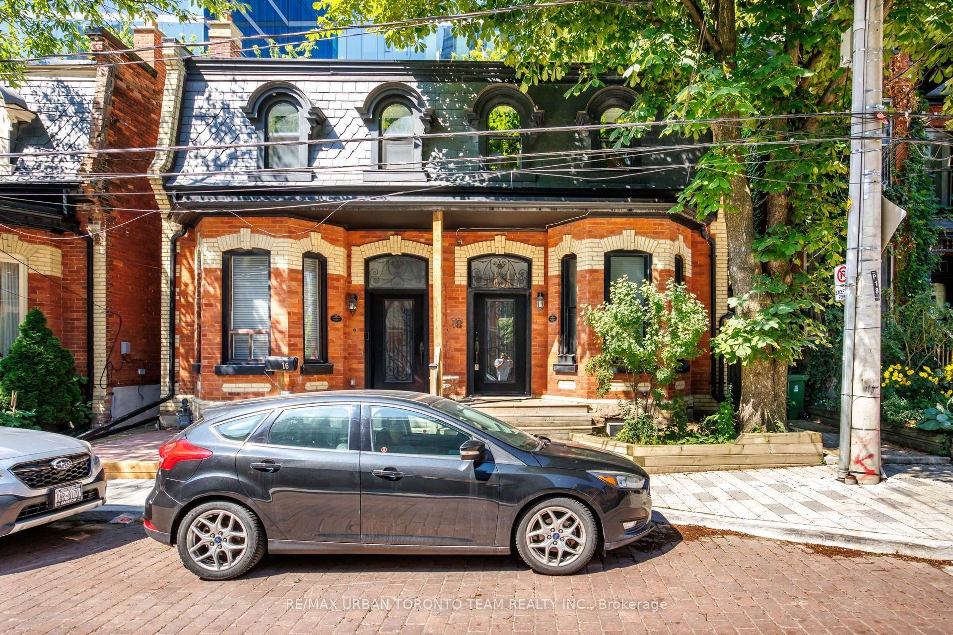 18 Draper Street, Toronto — Semi-Detached for lease, photo 1