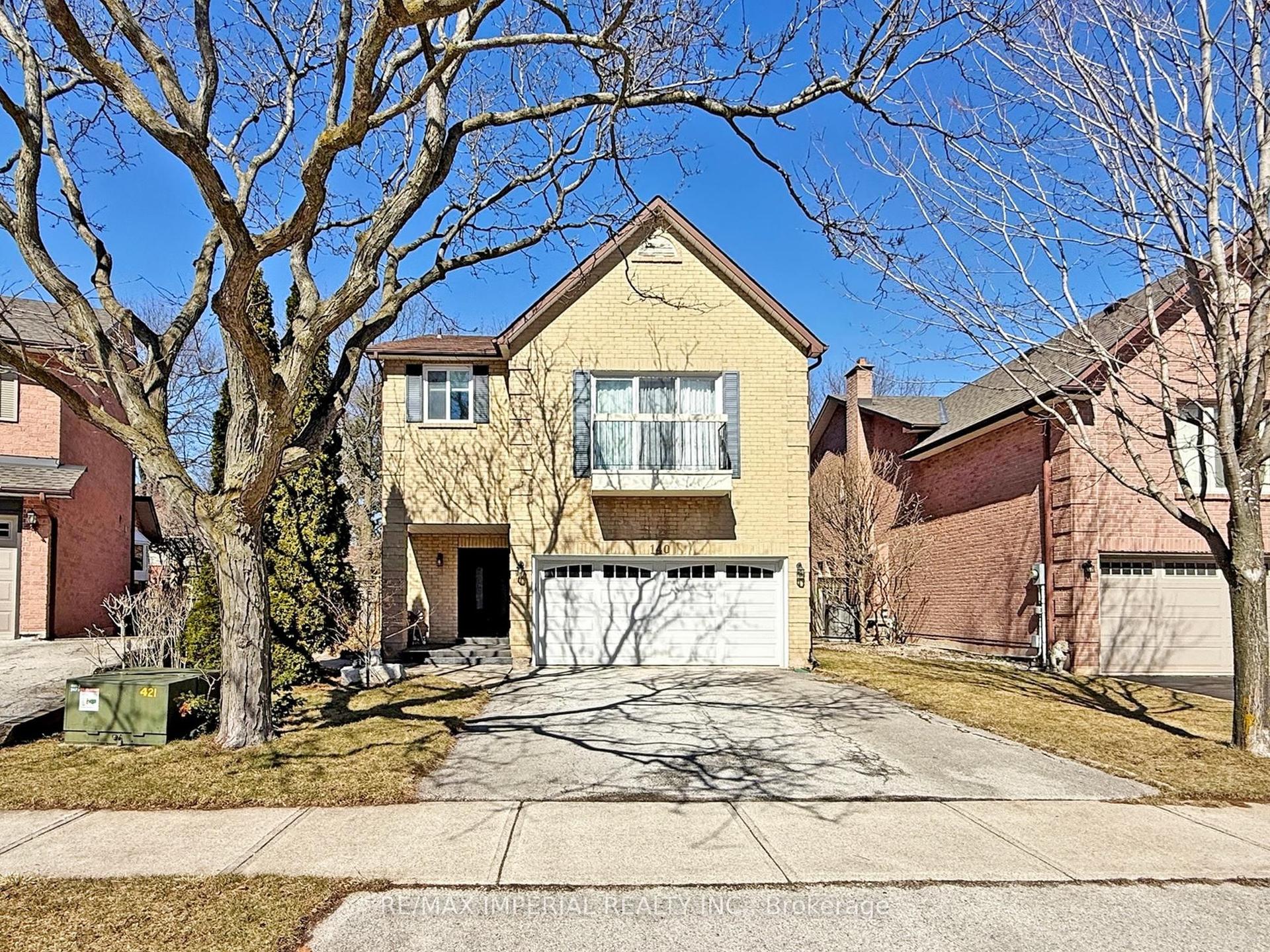 140 Romain Crescent — photo 1