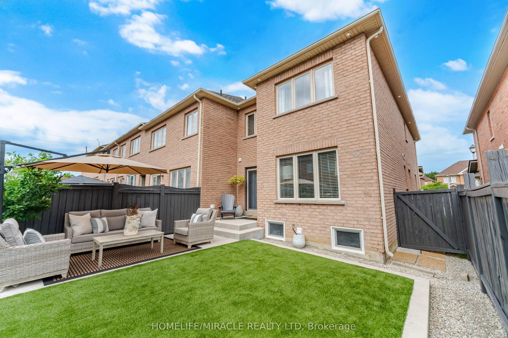 37 Lacebark Court, Brampton — Townhouse for sale, photo 1