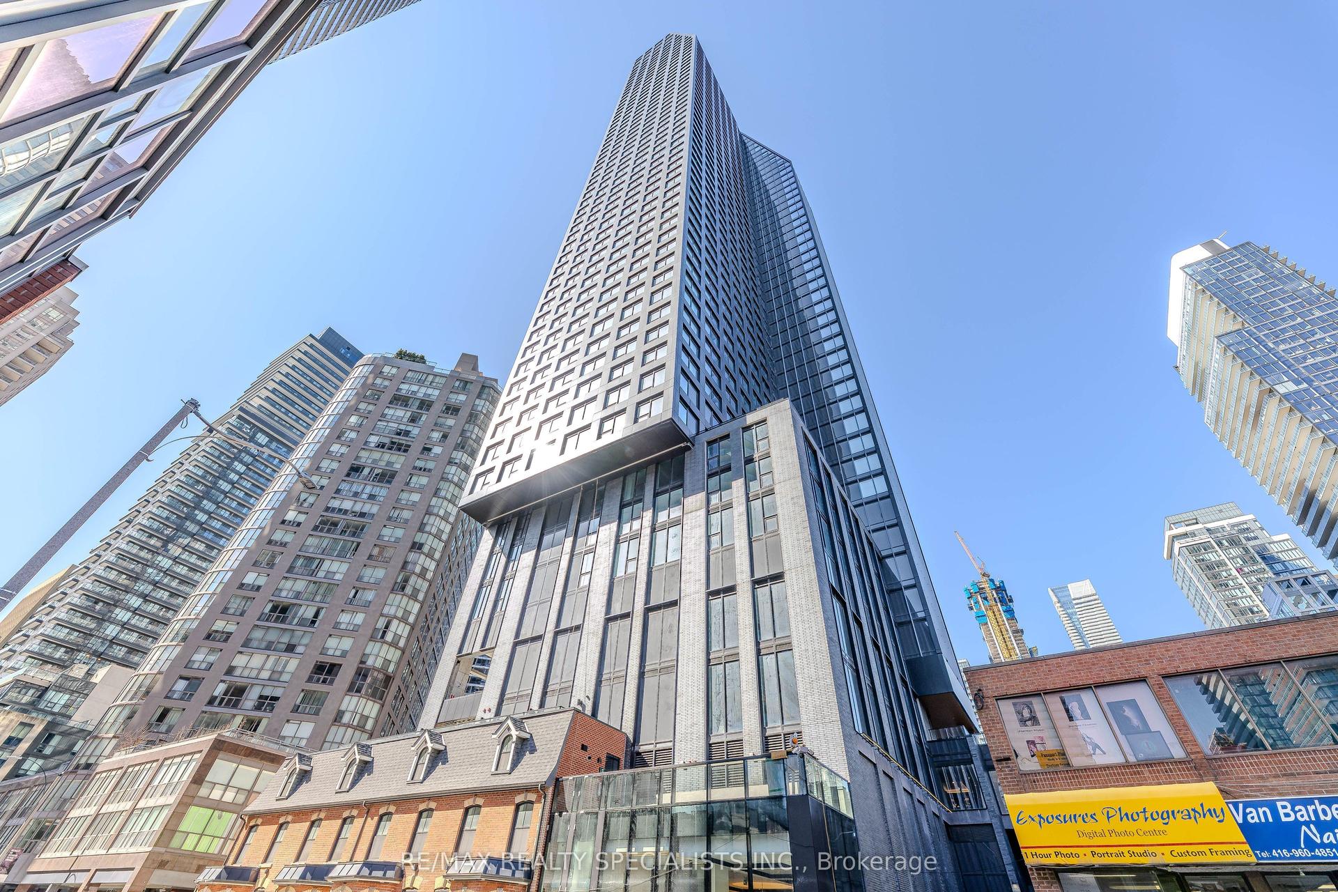 8 Wellesley Street W 3702 #3702, Toronto — Condo for lease, photo 1