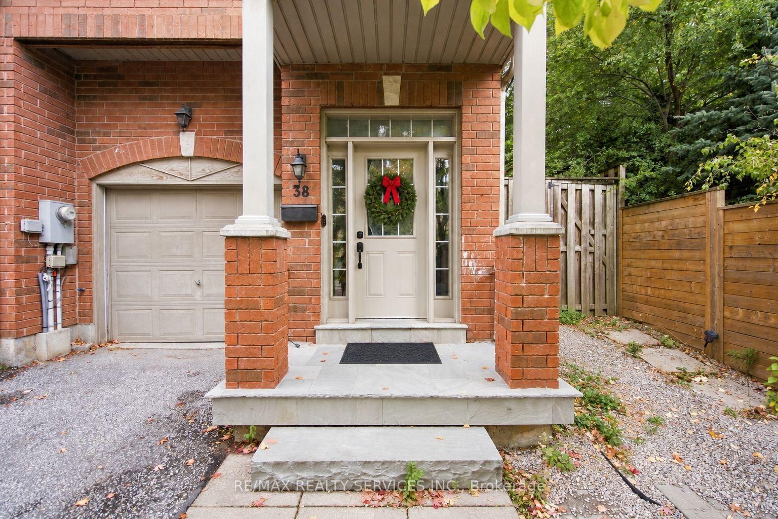 38 Bell Manor Drive, Toronto — Townhouse for lease, photo 1