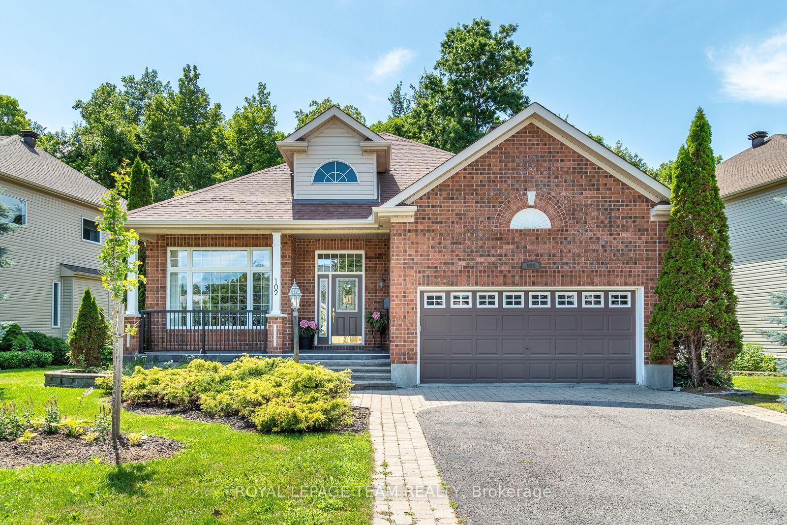 102 Golflinks Drive, Barrhaven — Detached for sale, photo 1