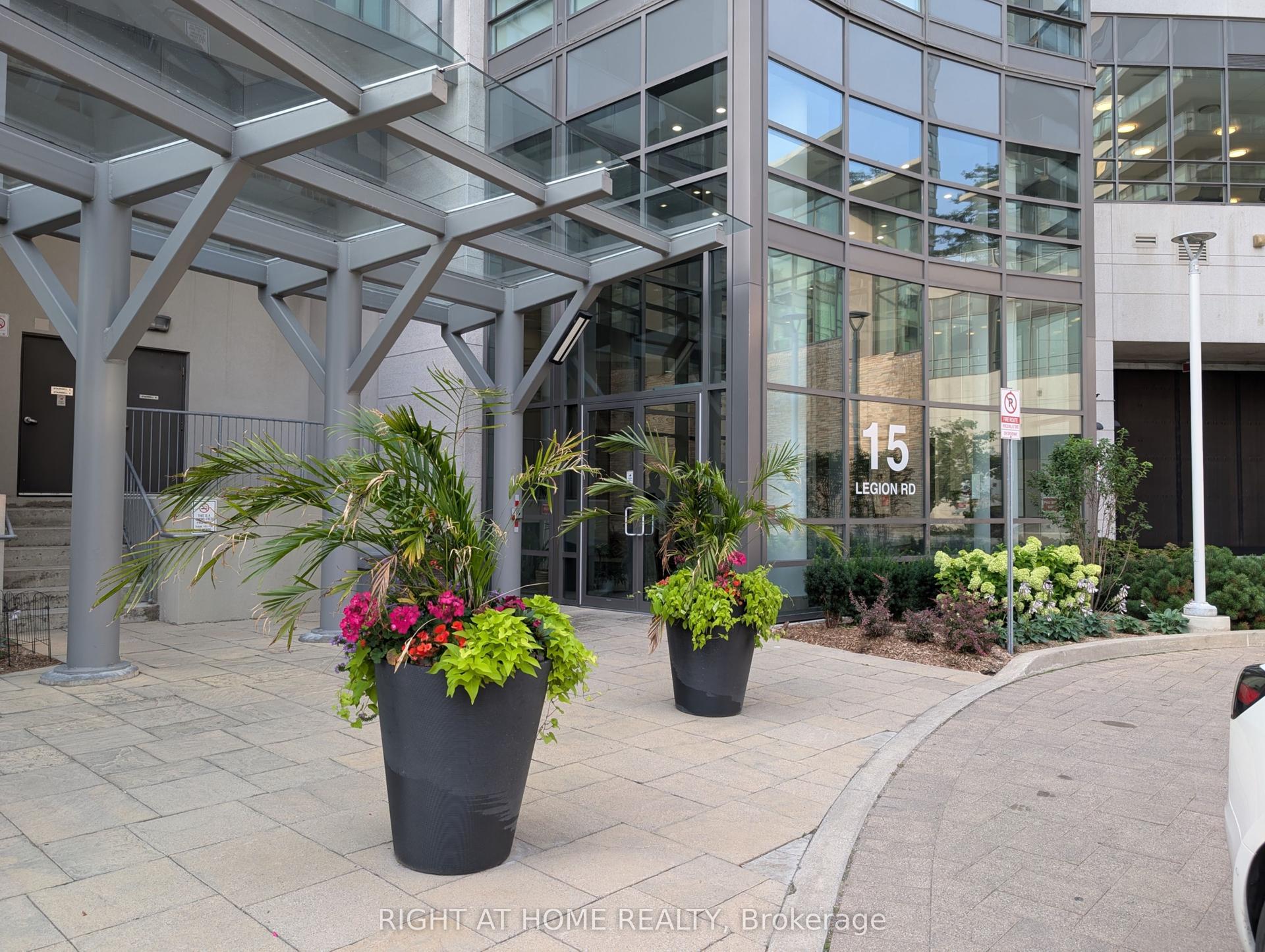 15 Legion Road 2002 #2002, Toronto — Condo for lease, photo 1