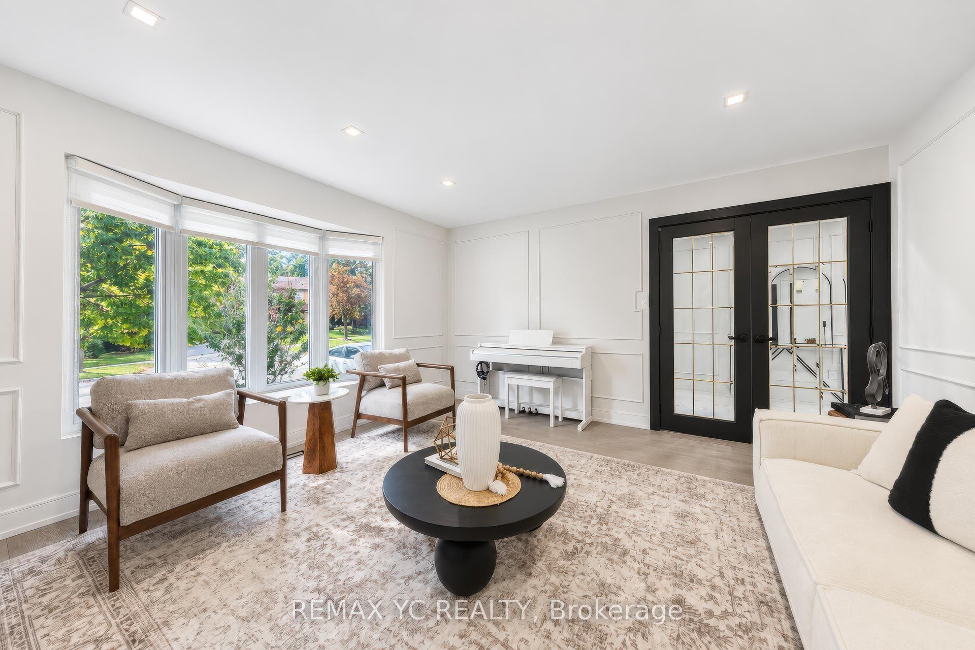 4 Simmons Crescent, Aurora — Detached for sale, photo 1