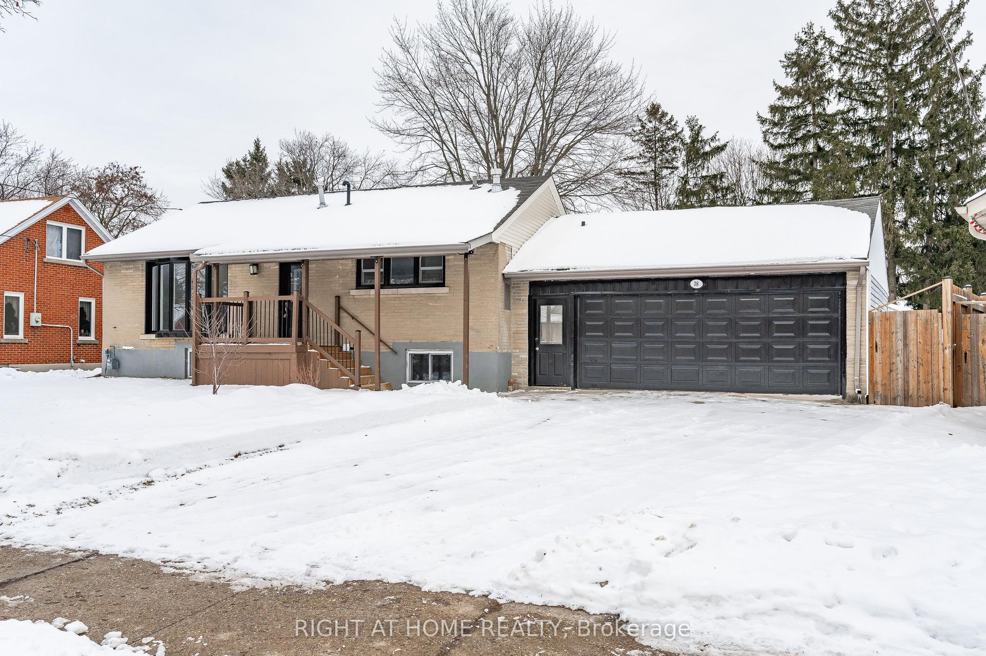 18 Ridgewood Avenue, Kitchener — Detached for lease, photo 1