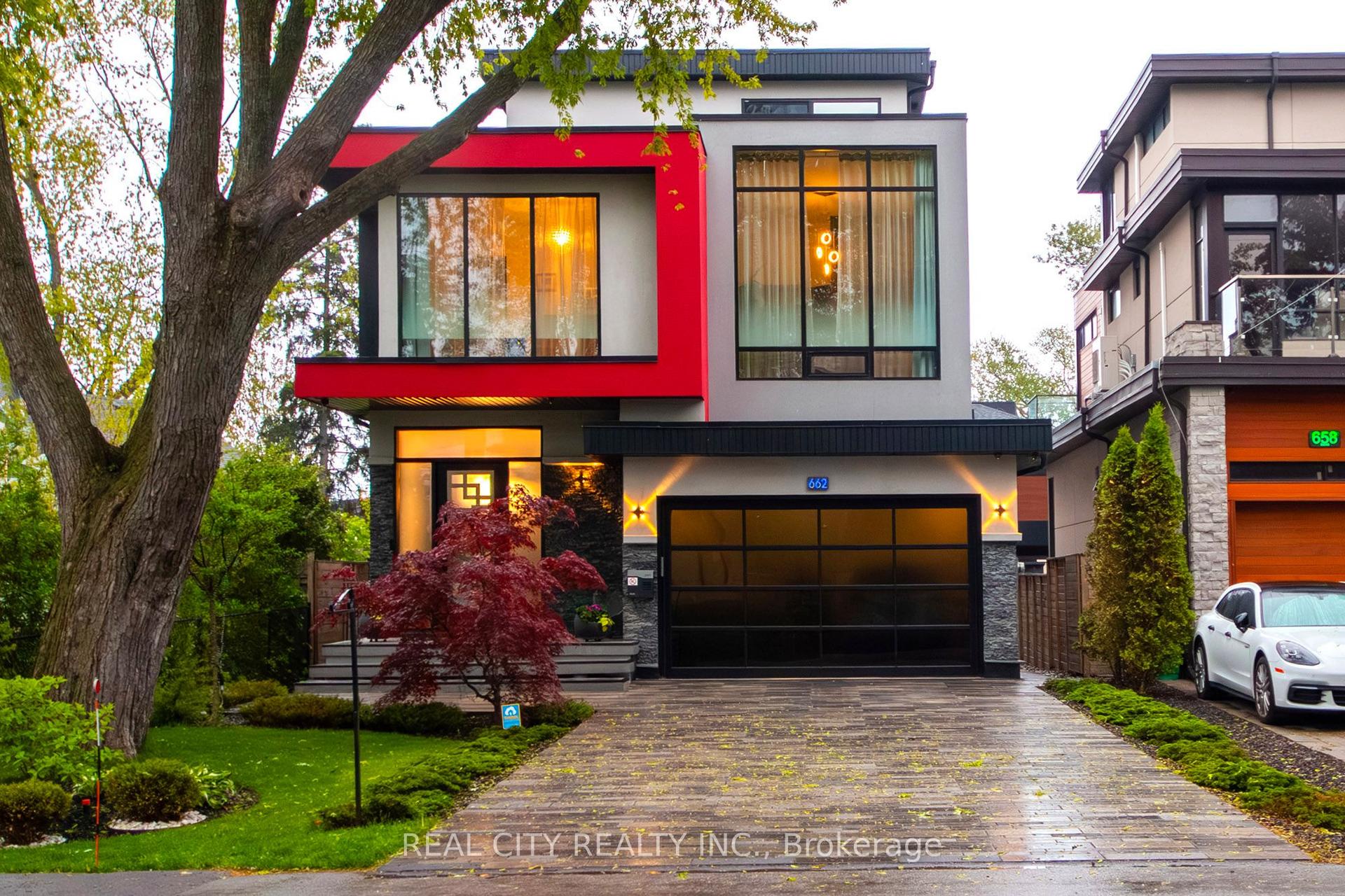 662 Byngmount Avenue — photo 1