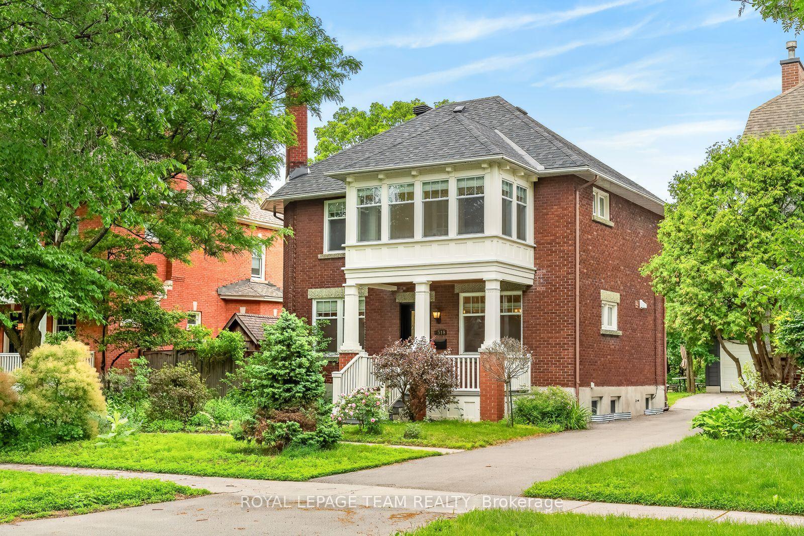 318 CLEMOW Avenue — photo 1