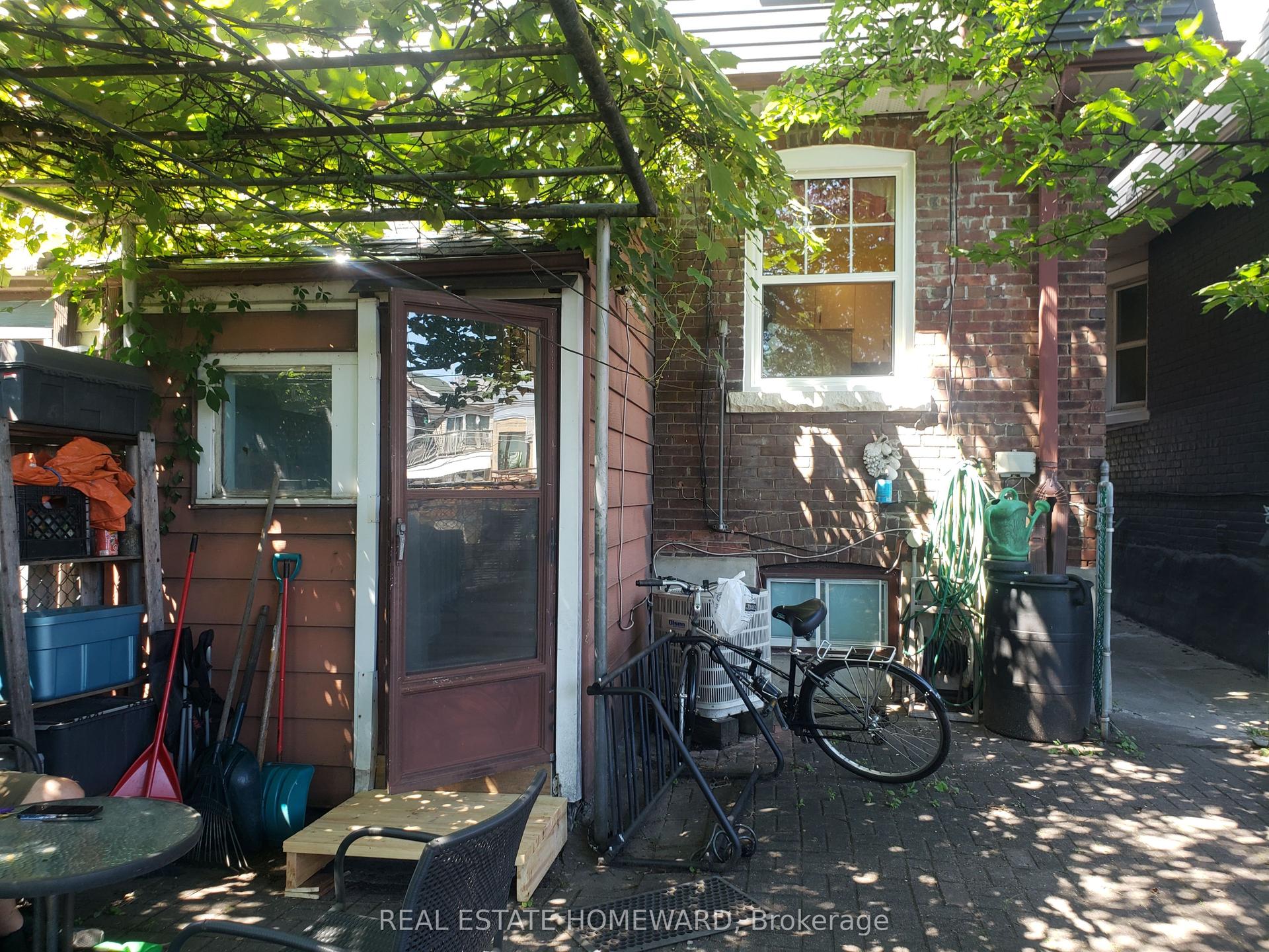 687 Dupont Street 2 (1st Flr) #2 (1st Flr), Toronto — Semi-Detached for lease, photo 1