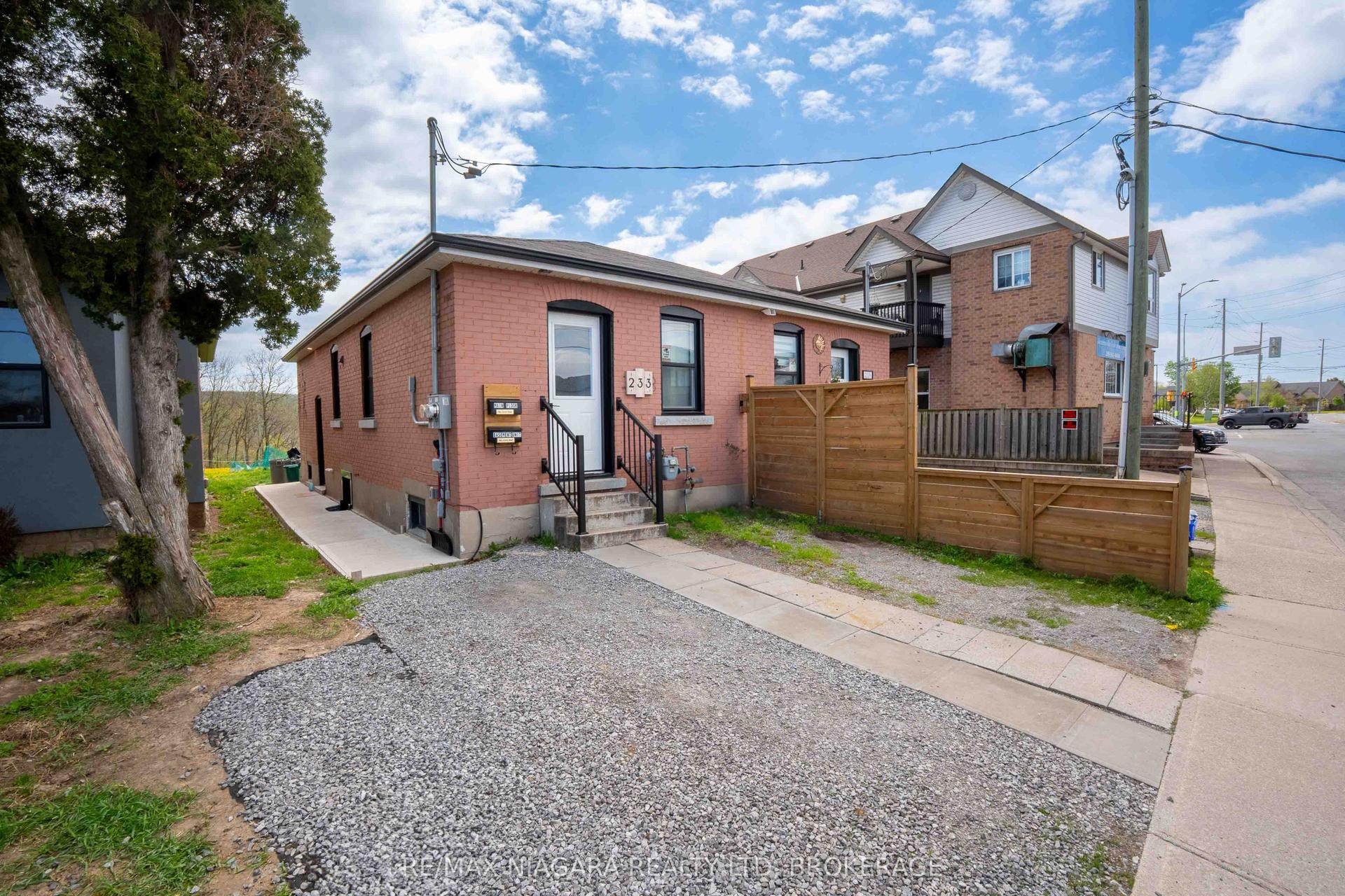 233 PELHAM Road UPPER #UPPER, St. Catharines — Semi-Detached for lease, photo 1