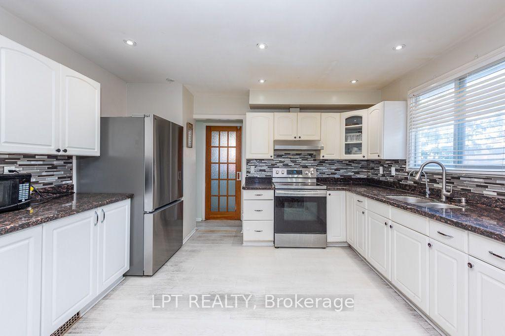 111 Dearbourne Boulevard, Brampton — Detached for sale, photo 1