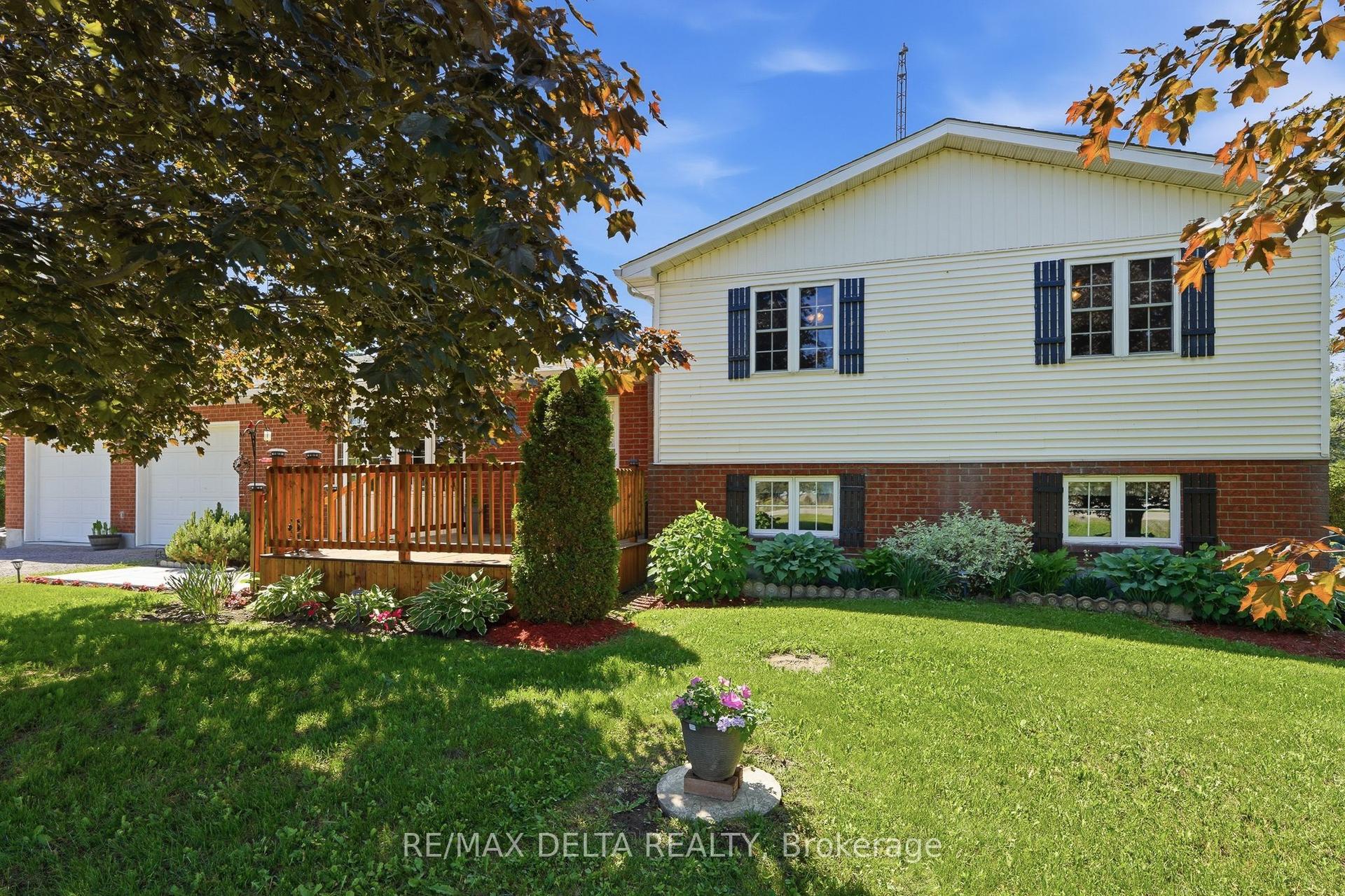 1051 Aberdeen Road W — photo 1