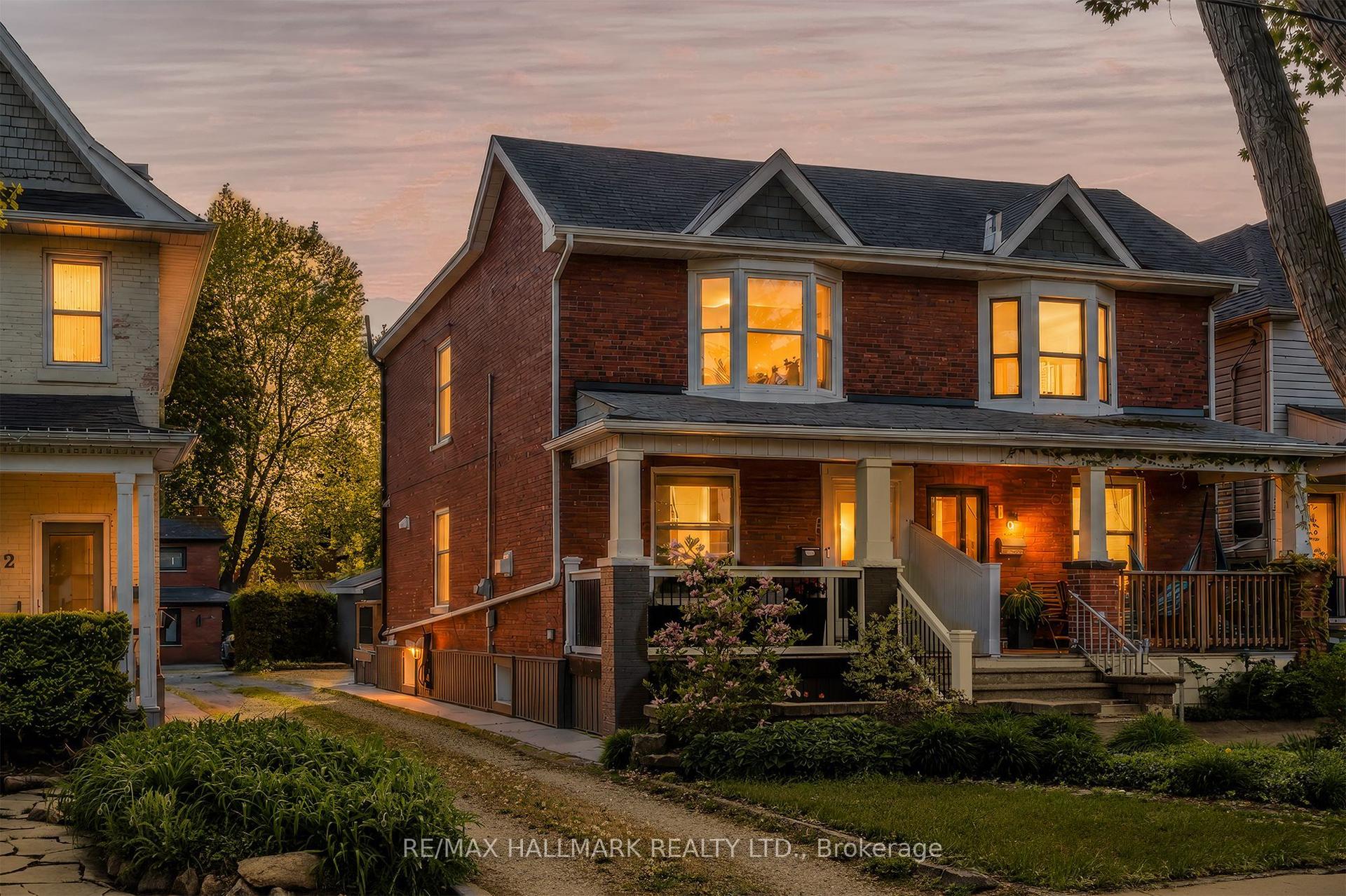 4 Wayland Avenue — photo 1