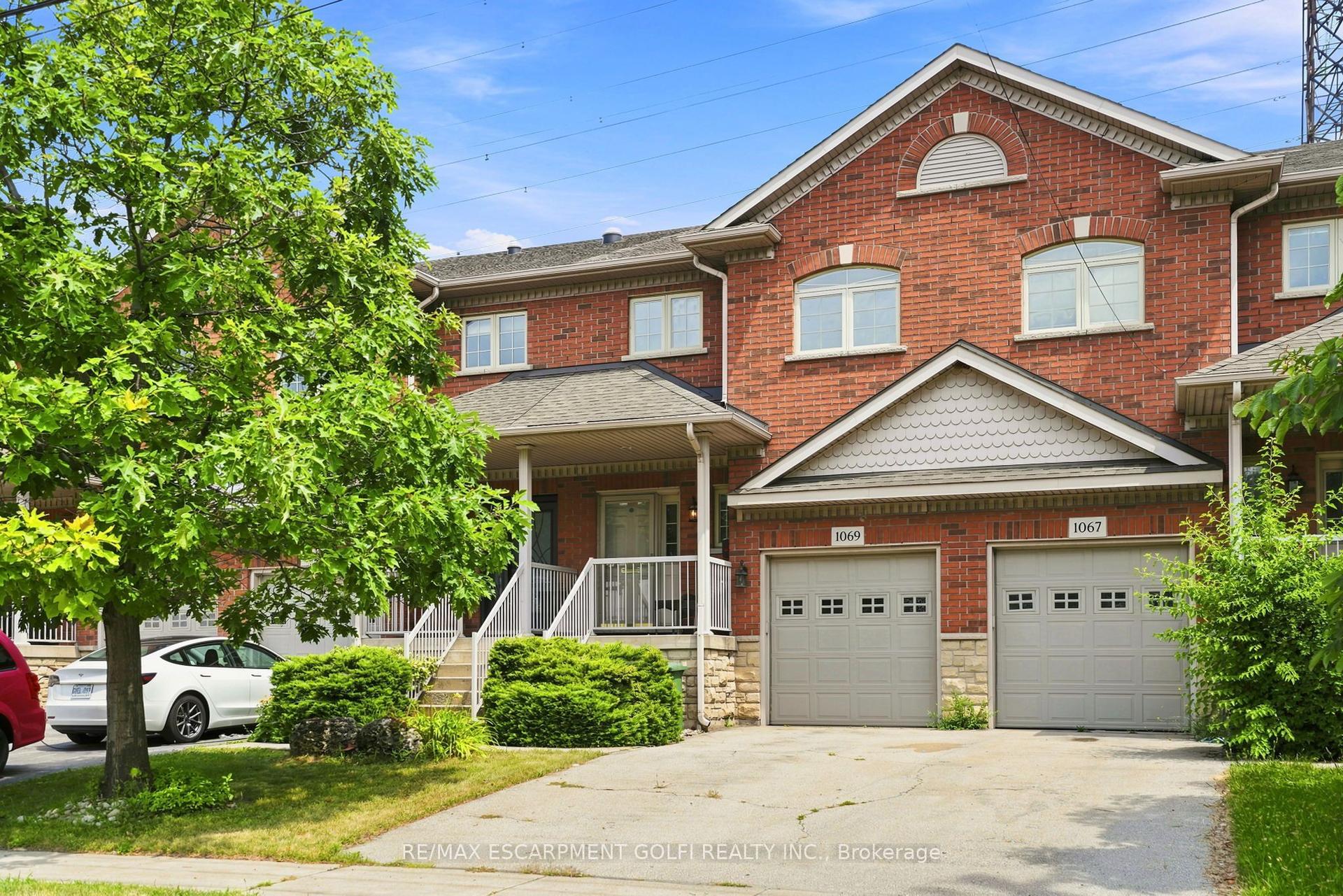 1069 Beach Boulevard, Hamilton — Townhouse for sale, photo 1