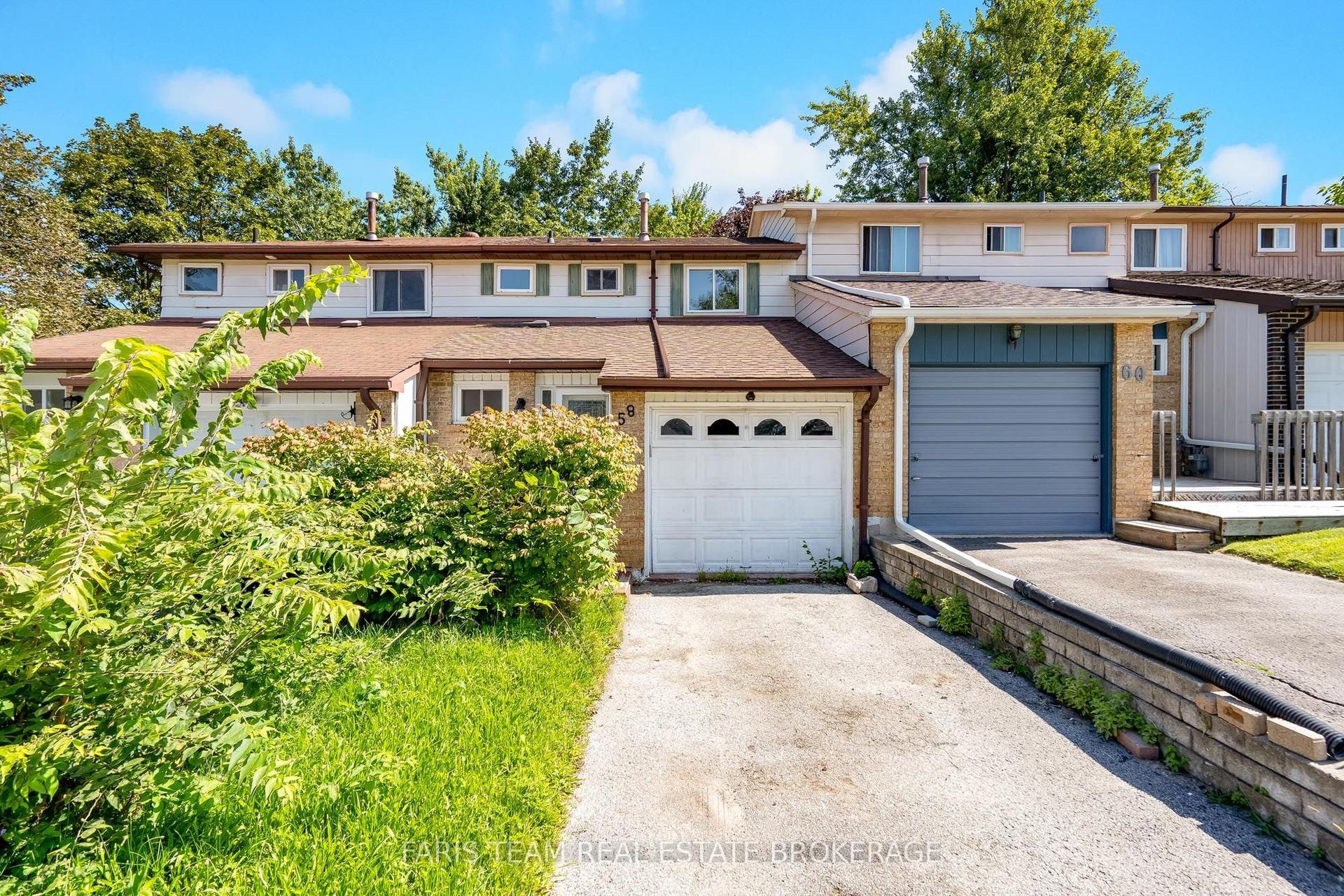 58 Chaucer Crescent, Barrie — Townhouse for sale, photo 1
