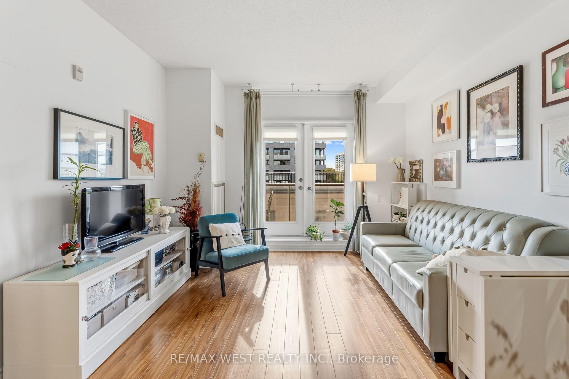 4196 Dundas Street W 402 #402, Toronto — Condo for sale, photo 1