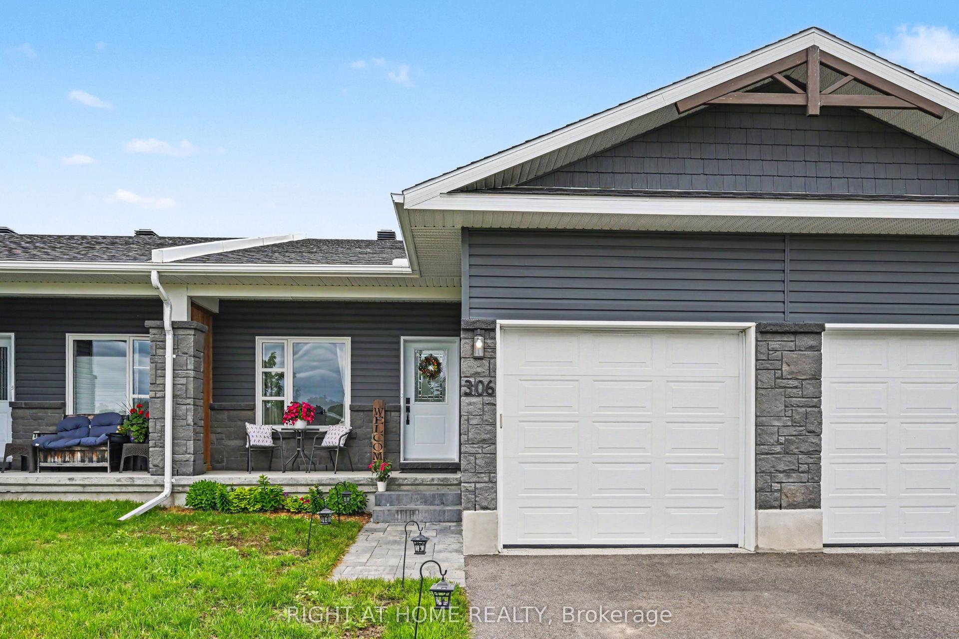 306 Forestview Crescent — photo 1