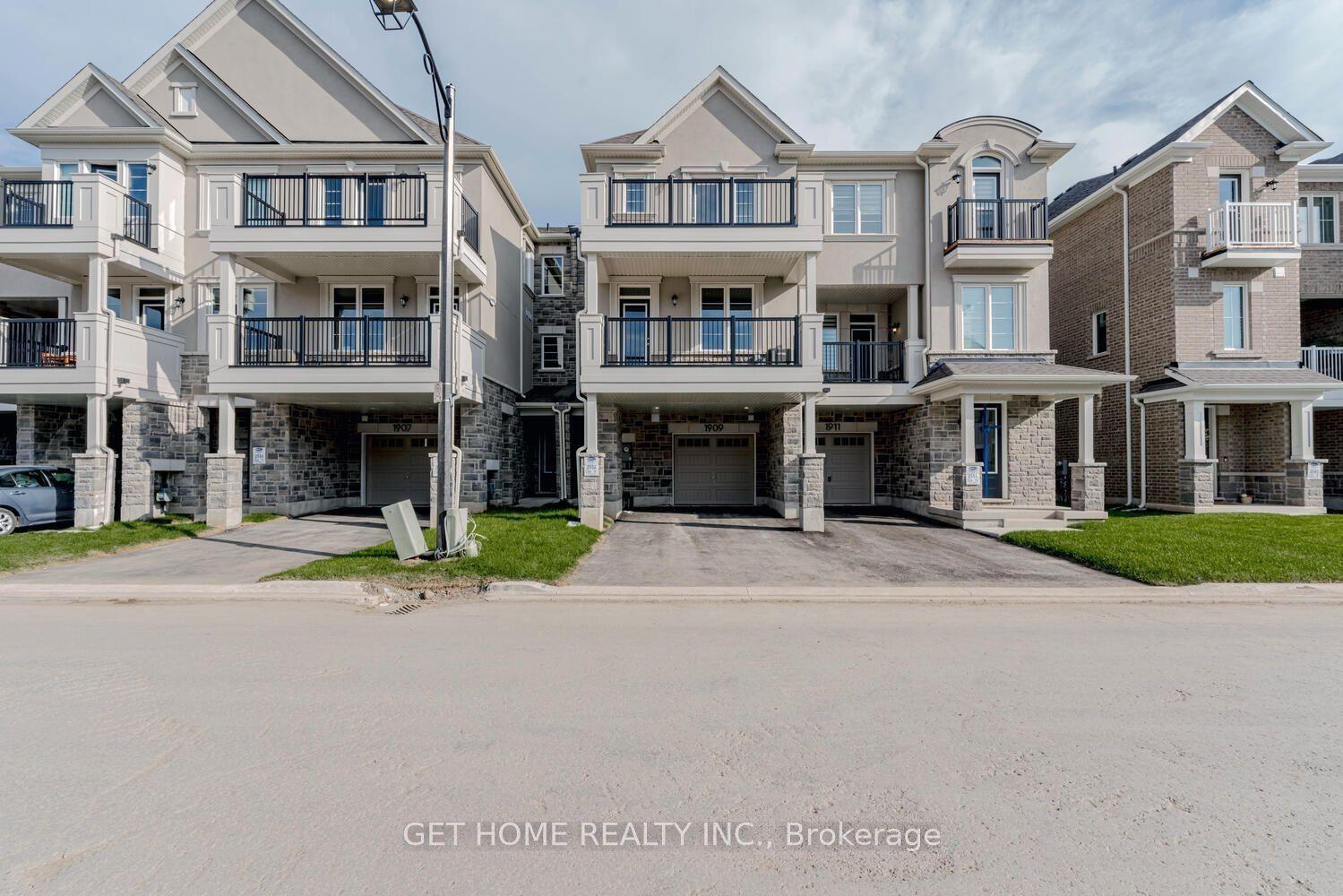 1909 Thames Circle, Milton — Townhouse for lease, photo 1