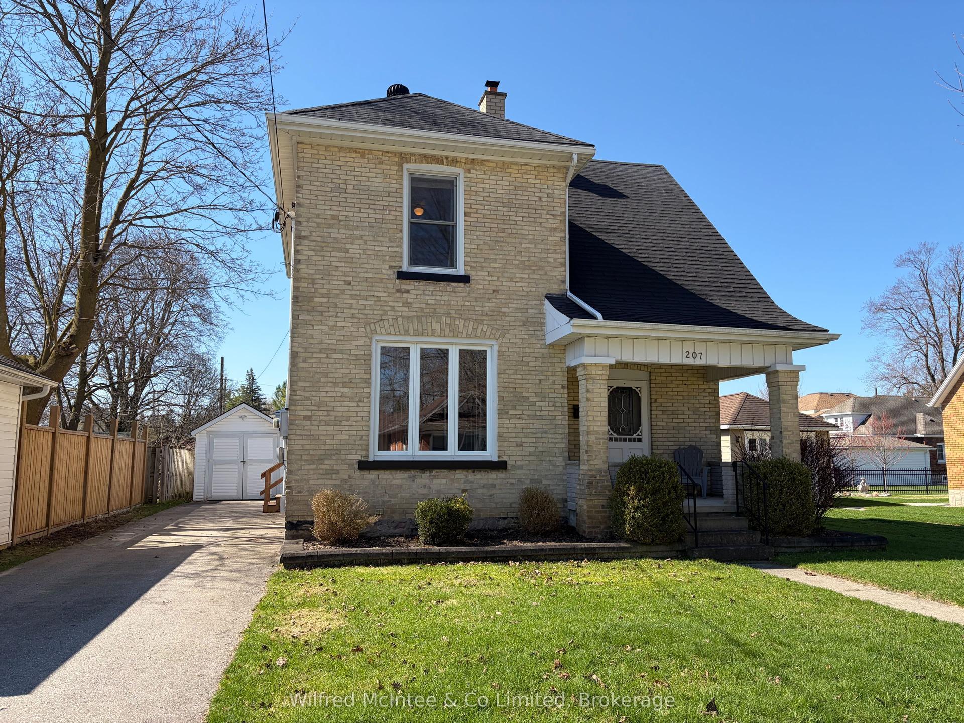 207 John Street N — photo 1