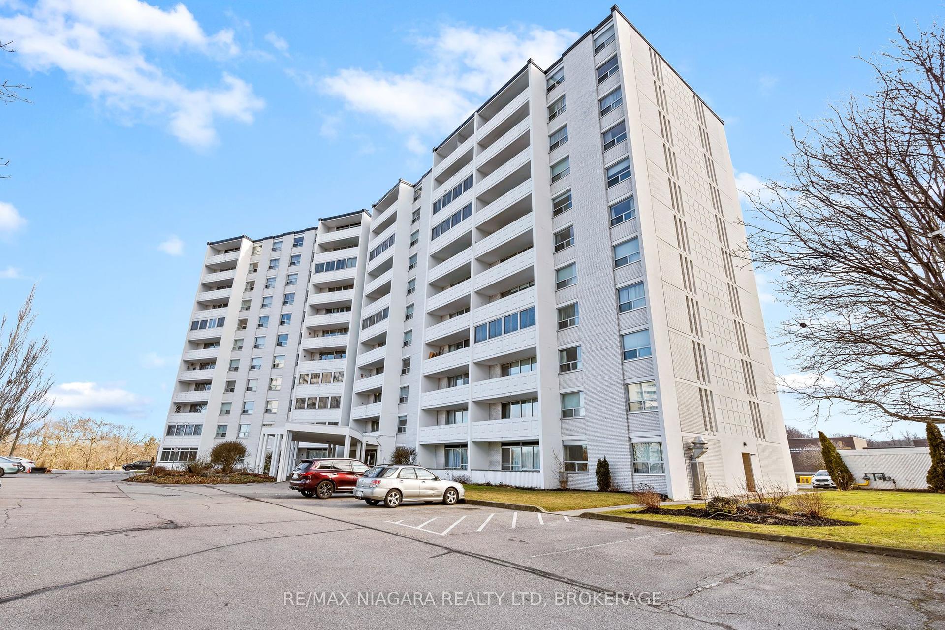 35 TOWERING HEIGHTS Boulevard 1003 #1003 — photo 1
