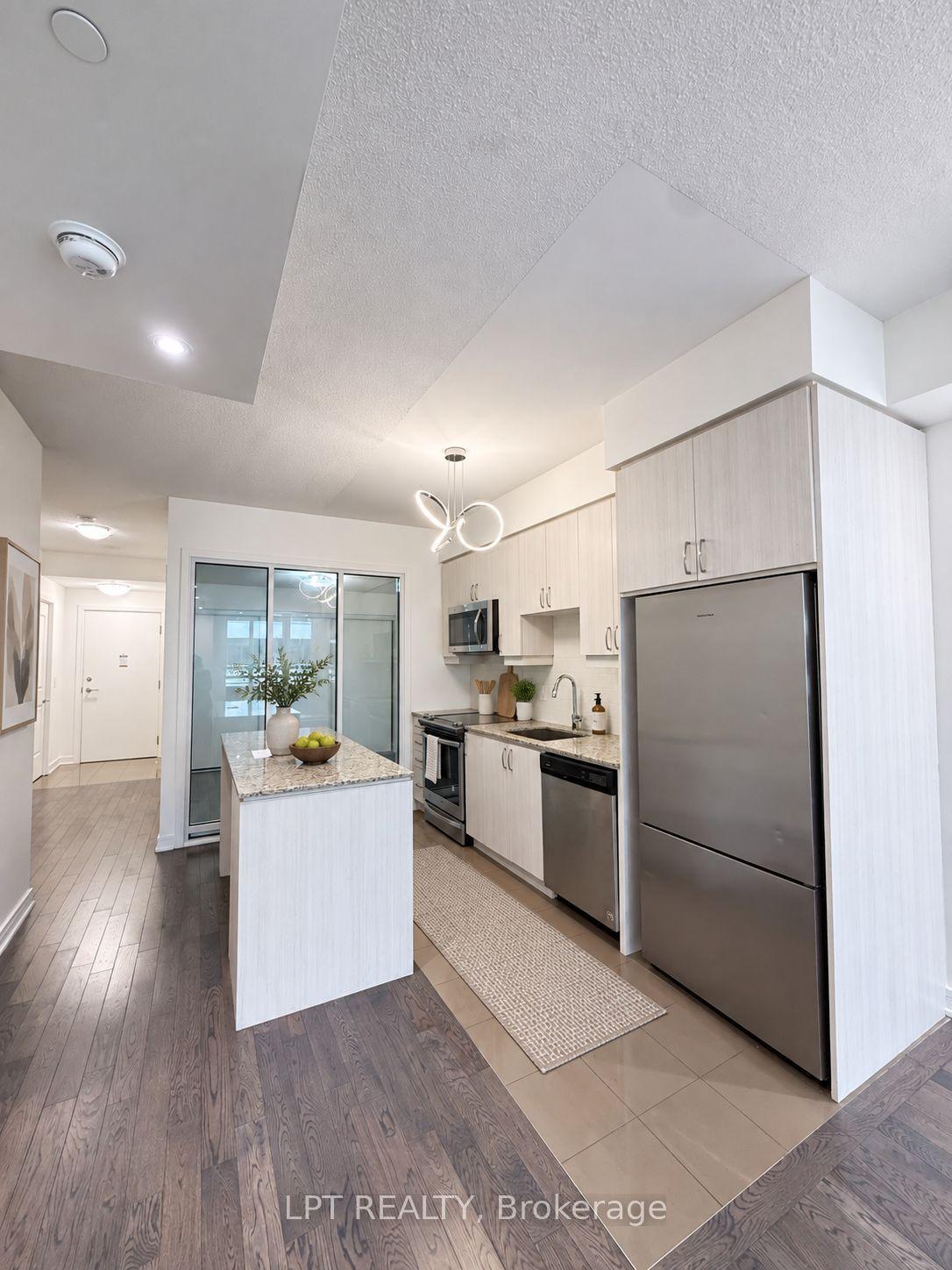 9191 SW Yonge Street 613 #613, Richmond Hill — Condo for lease, photo 1