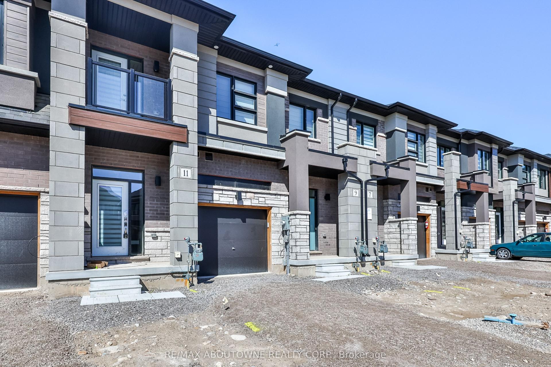 9 Wakeling Drive, Brantford — Townhouse for lease, photo 1