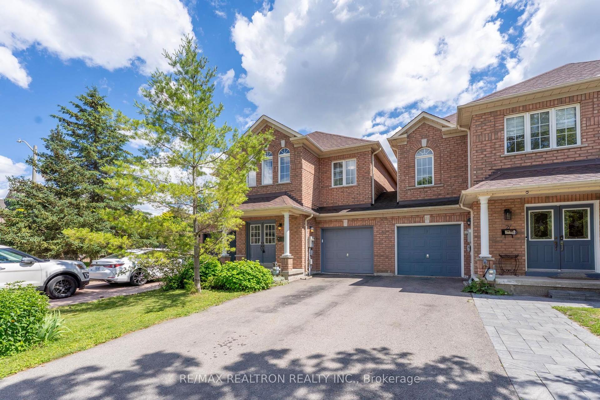19 Naughton Drive, Richmond Hill — Townhouse for sale, photo 1