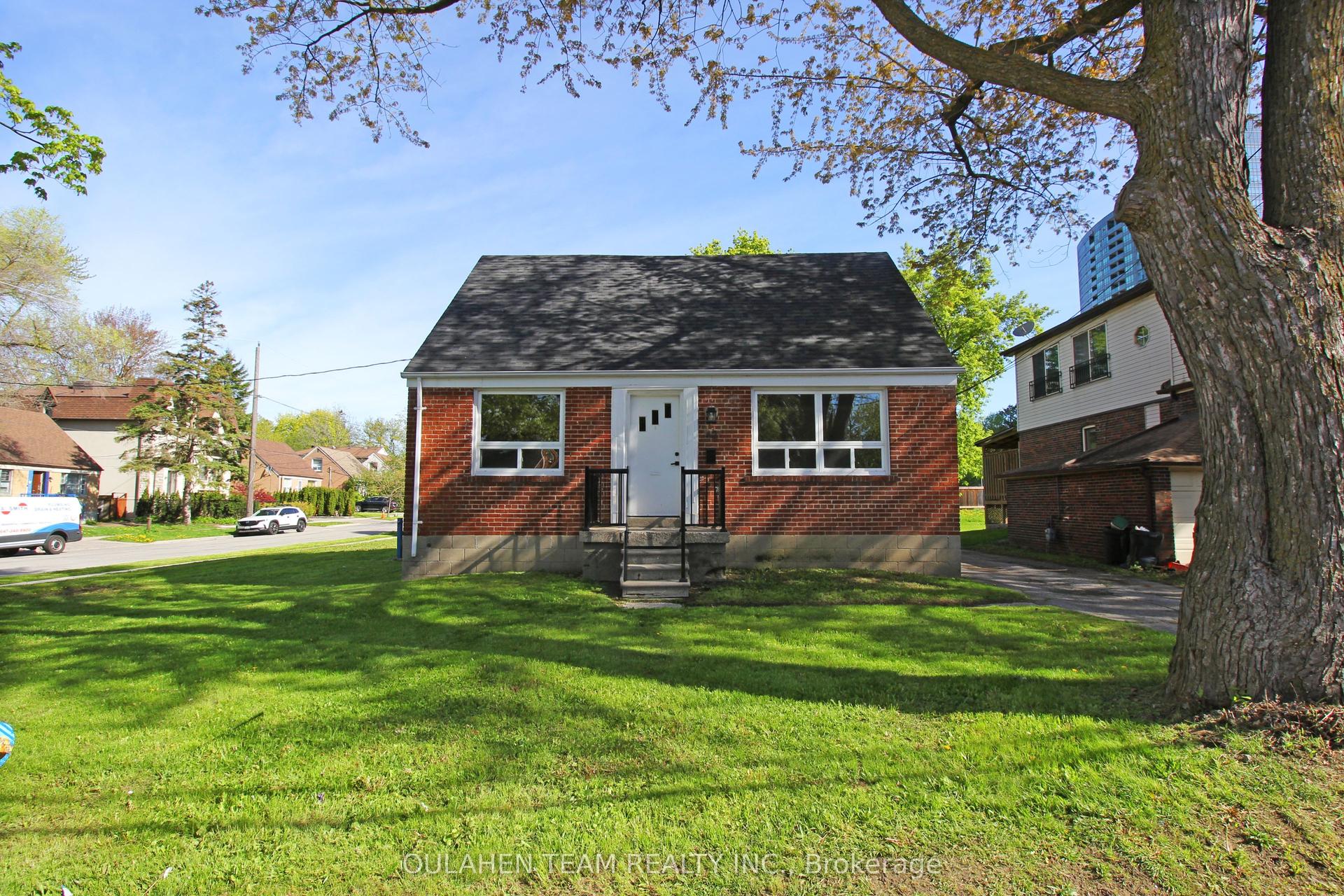42 Finch Avenue W — photo 1
