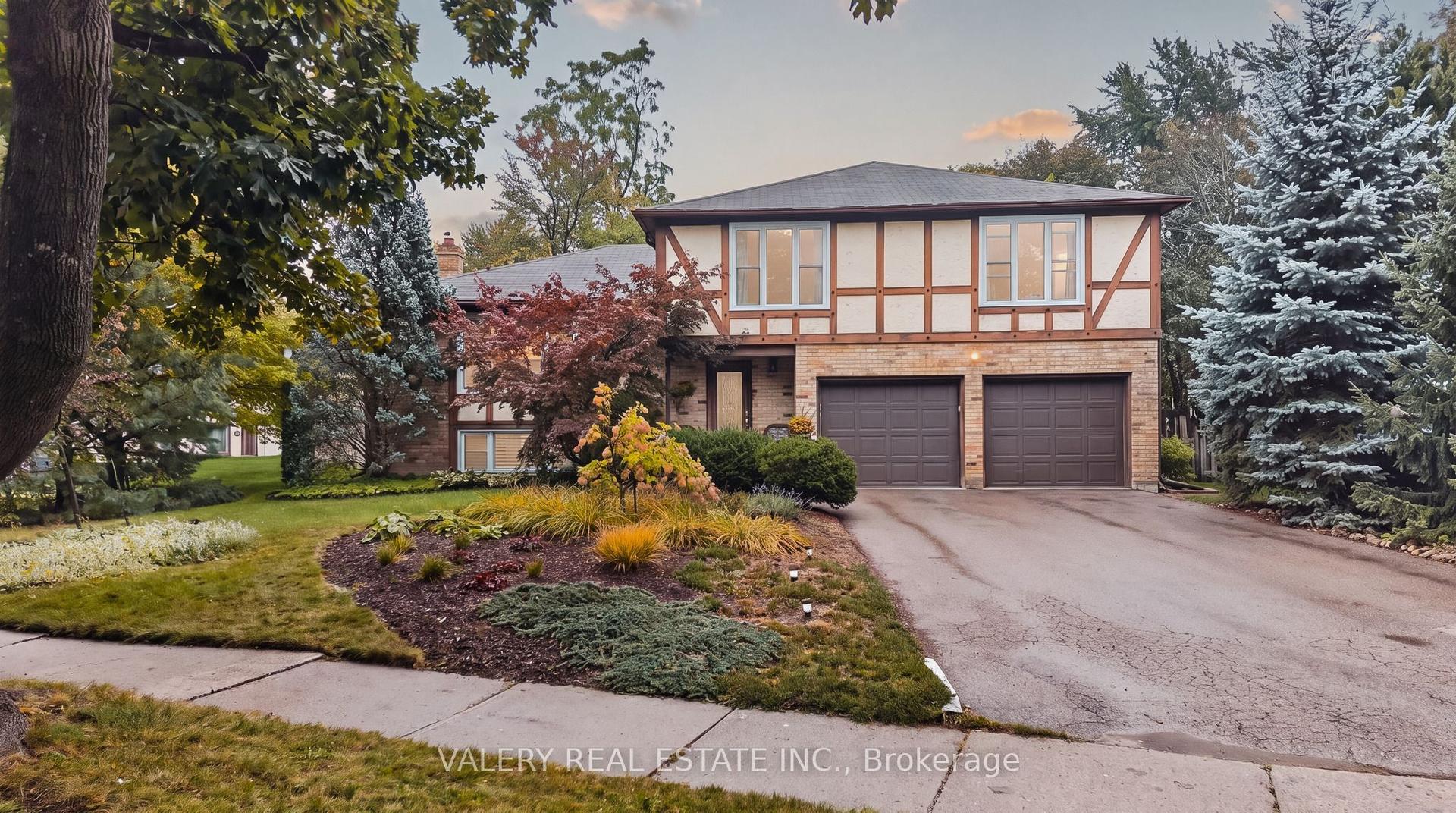 325 Coleridge Drive, Waterloo — Detached for sale, photo 1