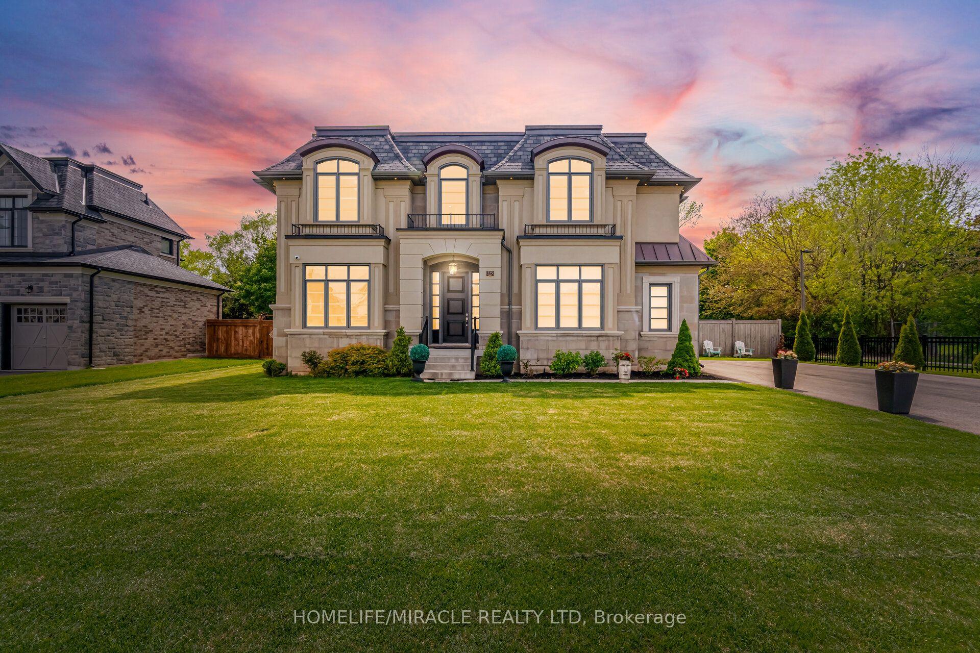 225 Prince George Crescent — photo 1