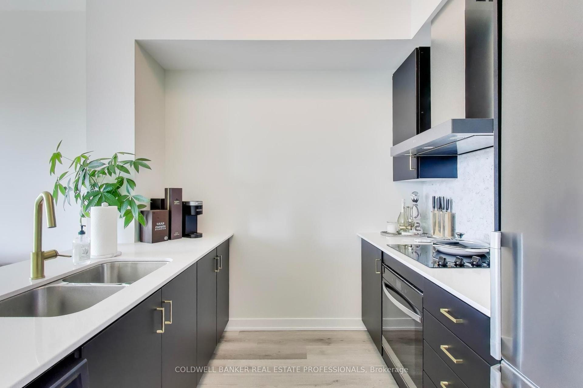 600 North Service Road 602 #602, Hamilton — Condo for lease, photo 1